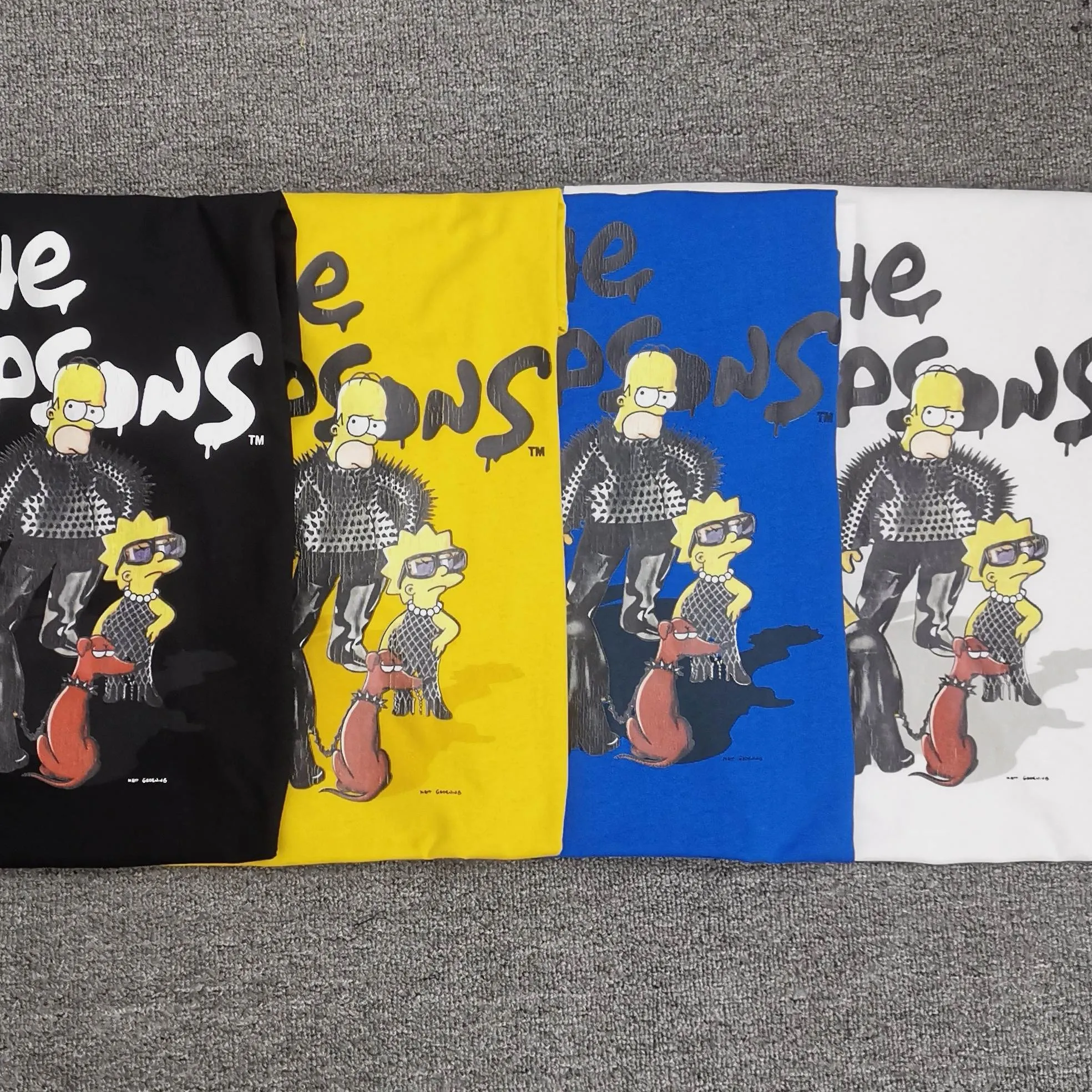 Fashion Information: Why did The Simpsons show at Balenciaga? The most special guests of Paris Fashion Week this time are The Simpsons! The 10-minute short film has more than 8 million views on YouTube, which can be said to be very eye-catching.  So, why does Balenciaga want to cooperate with The Simpsons instead of Doraemon and the like? This cooperation with animation IP in the fashion industry has given the fashion industry a new revelation. Cooperation is also about building a brand. The core of The Simpsons' comedy is irony, which is the same as Balenciaqa's values. This collaboration not only used animation IP in graphic design, but also produced a 10-minute short film! Creating a complete story. The move was extravagant and successful, just look at the reaction they caused.