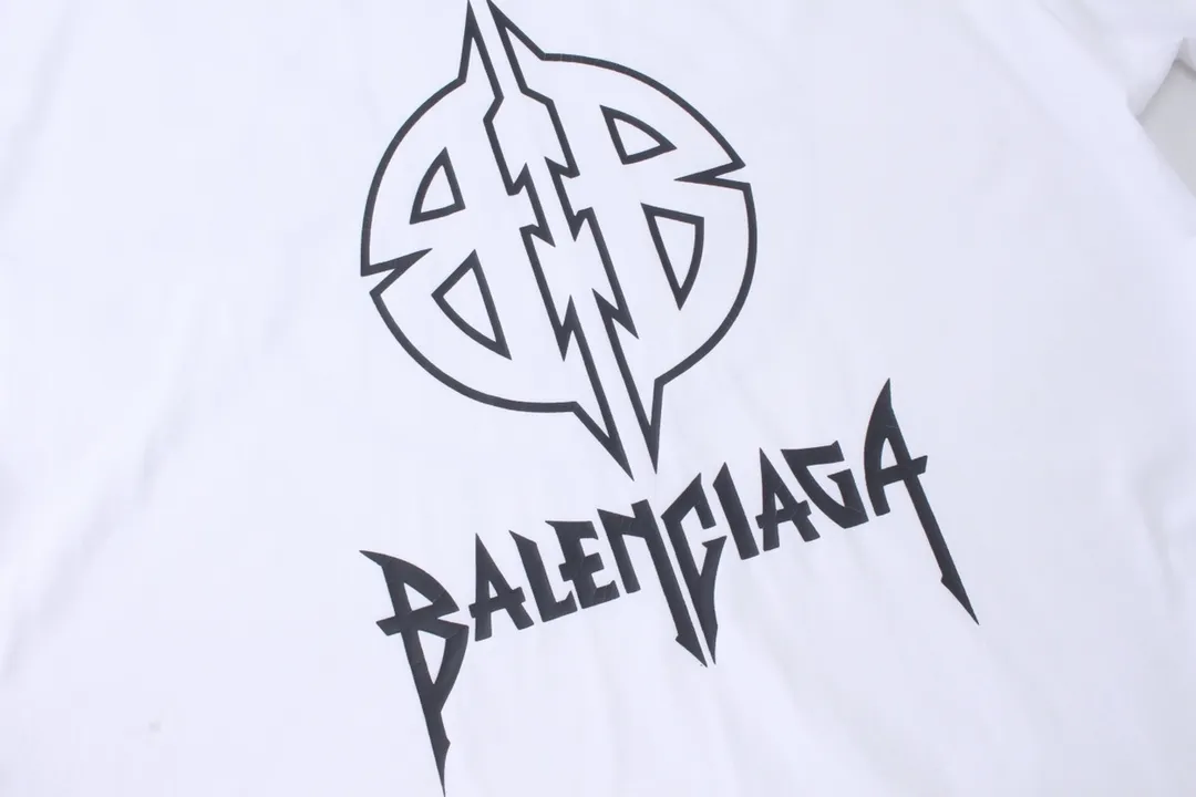 🅿️190 detailed pictures [Top version. Official website quality] BALENCI*GA/Paris. 2024 new style. Classic LOGO cracked printed washed long-sleeved T-shirt. Brick cabinet synchronization. Genuine product developed at the first time, happy to print and compare! The fabric is made of Paris ZP custom-woven and dyed cotton with double yarns and compact cotton. The weight is 260 grams. The cloth surface is clean. The cloth pattern is clear, soft and comfortable. The threads are dyed with no color difference. The classic printing is made of environmentally friendly imported materials, and the letters are cracked and printed. The letters are clear and the effect is three-dimensional. Restore the brick cabinet. Ready-made clothes are washed and distressed, different market currency, welcome to compare, the version adopts OS loose shoulder version. Same style for men and women Coding: BL223209 Color: dark blue gray, white Size: XS to L