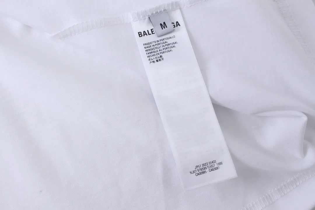 🅿️190 detailed pictures [Top version. Official website quality] BALENCI*GA/Paris. 2024 new style. Classic LOGO cracked printed washed long-sleeved T-shirt. Brick cabinet synchronization. Genuine product developed at the first time, happy to print and compare! The fabric is made of Paris ZP custom-woven and dyed cotton with double yarns and compact cotton. The weight is 260 grams. The cloth surface is clean. The cloth pattern is clear, soft and comfortable. The threads are dyed with no color difference. The classic printing is made of environmentally friendly imported materials, and the letters are cracked and printed. The letters are clear and the effect is three-dimensional. Restore the brick cabinet. Ready-made clothes are washed and distressed, different market currency, welcome to compare, the version adopts OS loose shoulder version. Same style for men and women Coding: BL223209 Color: dark blue gray, white Size: XS to L