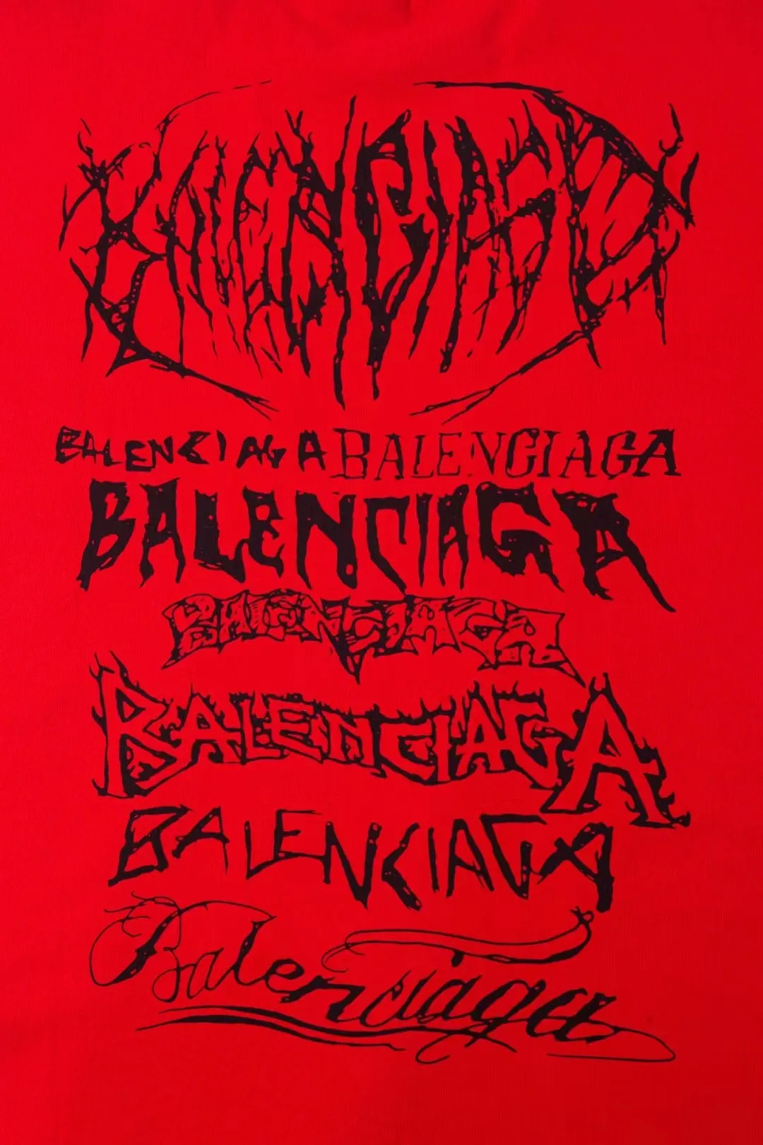 The top proven version of Balenciaga/Balenciaga 24SS Year of the Dragon hand-painted graffiti logo fully printed short-sleeved T-shirt everyone has been waiting for! The Year of the Dragon limited edition is finally available! The fabric is made of 16-count single combed compact spun 250g thickened plain weave fabric, washed and dyed on the panel. The front and rear left and right sleeve patterns are all made using an elliptical machine direct injection process. After scanning the pattern, the details of the panel are adjusted manually. Then use large cloth to repeatedly adjust the pattern on the board. The printing is delicate and neat. The ready-made garments are washed softly to ensure no shrinkage. Double-pressing technology is used. The pattern part uses graffiti-style Gothic fonts. The pattern effect is fully restored. The double-layer stitching on the back collar is firm and tight. The double-chain on the shoulders is routed. The hem is tight. The fabric is full of drape. The pattern is consistent. Customized and numbered washing. Only every detail is presented to the customer. Color: Chinese Red Size: S-XL P:280