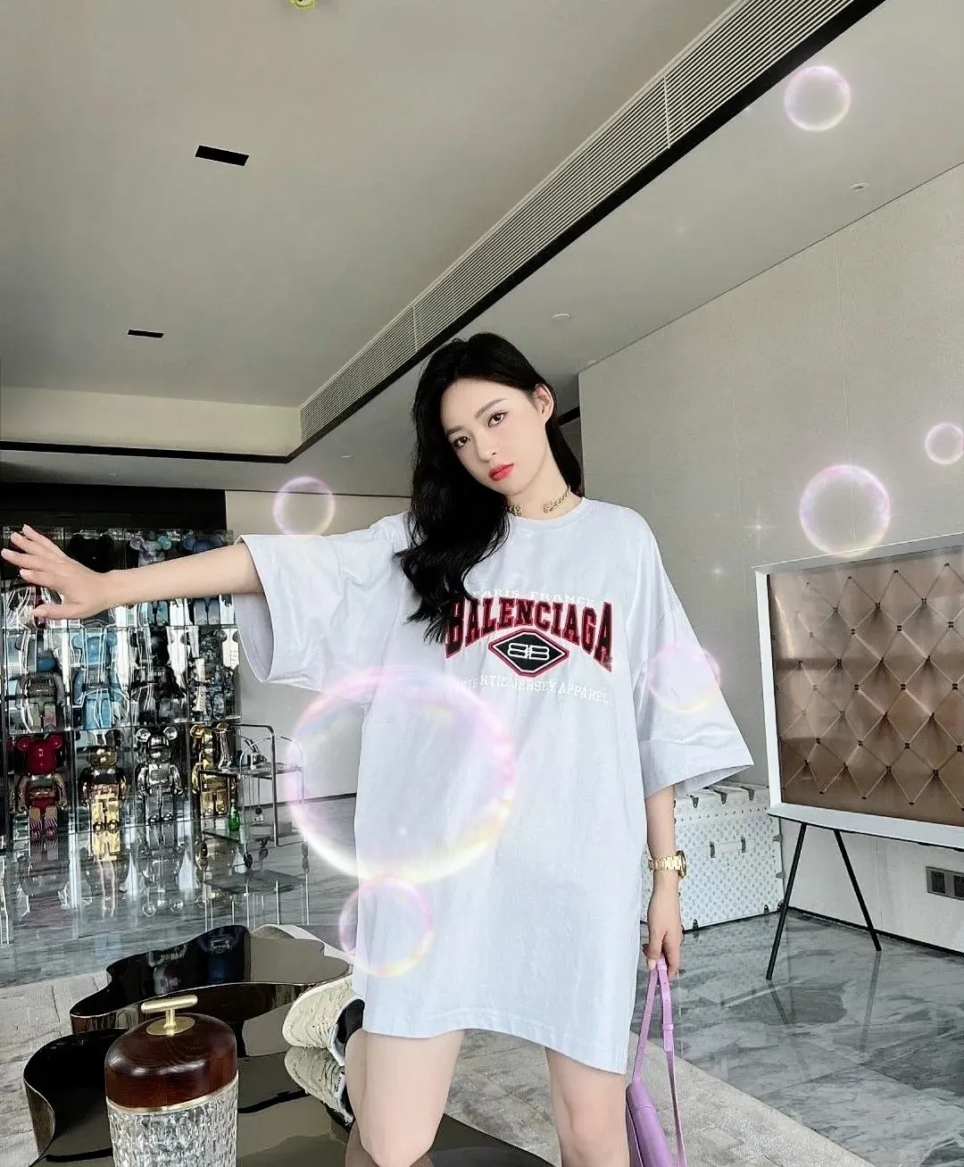 ♻️💯Upper body reference model picture❤️New top-quality proven version BALENCIAGA Balenciaga red letter embroidery double B pure cotton loose short sleeves for men and women couples, too complicated! Indescribable! Washed and lightly fried with snowflakes for a nostalgic treatment, and the shoulder sleeves are sprayed with maliu and washed with water! The entire fabric is pre-shrunk and then garment washed. Need better fabric. I guess L size has been reduced to XS size. Workmanship: Fine sewing craftsmanship, budget for the stitch size, and the degree of shrinkage after washing. You must buy one this summer. If you are still wondering which short-sleeved piece to buy, then don’t worry, just buy this one! Printing: Produced by Tajima Embroidery in Japan, with 3D cherry blossom thread. Fabric: 280g 32 count double yarn fabric Accessories: Customized rib three-standard Size: XS-L Color: washed black, silver white P: 310