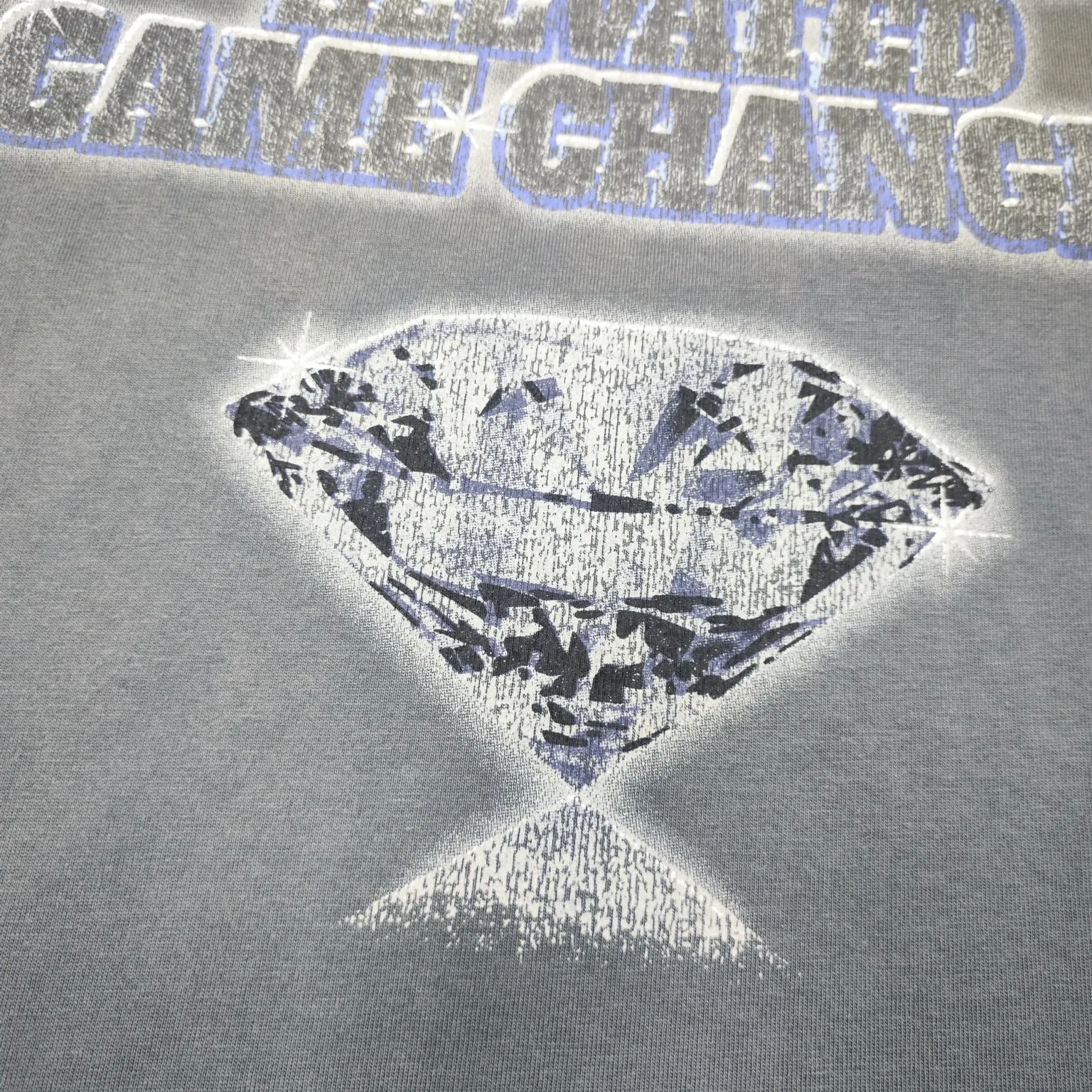 The top verified version of Balenciaga see now buy now washed diamond digital direct-printed short-sleeved T-shirt ✅No.1 quality in this market Real ceiling quality ✅All original development pays attention to detail pictures to avoid mixed distribution of stolen pictures by merchants ✅Correct 260g custom-woven and dyed double yarn pure cotton fabric, custom-dyed threads without color difference ✅Correct imported material printing Conley machine white ink direct-jet printing process The letters are clear and three-dimensional, firm and do not fall off ✅Overweight craftsmanship is consistent with the original version Differentiating market currency, here is an explanation of why mine is a little more expensive than others, 1. It seems to be simple printing or embroidery, but it is not simple at all. 10000% imported machine restoration is not just a lip service. You are welcome to compare with peers. 2. Each model is produced by the company. The details of the workmanship and fabrics are consistent with the original ones. There is no color difference between the ones at the counters. Re-engraving is not scary. Whoever is fake is embarrassed. It’s not shameful to make a replica, it’s shameful if you can’t buy the correct version if you make a replica. 3. Note that the threaded collars are all original collars of certain countries and regions, with high wrapping. The width of the neckline and cabinets are accurate to the millimeter. Thick necklines are not easy to deform. The collars of high-end products are all restored cabinets. They are different from the big collars in the world. Ordinary garbage short-sleeves are printed with a print. The clavicle of the upper body is exposed. Please be patient. Customers who have bought genuine products or have seen genuine products will come back to place orders again. This is quality. This is quality. 4. Different styles of washed wheat main wheat, including imported wheat, have different colors and codes. Really restore the counter. As we all know, Balenciaga has different English or different colors on the collar labels of each quarter. This distinguishes the fast food products with the same common main wheat washed wheat. 5. Pay attention to the workmanship. The stitching at the neckline has no folds, smooth and natural without overlapping lines, and truly restores this. This is something that many people cannot do. 6. The fabric is made of 260g Paris-specific double yarn. No one can make better fabrics than my family. There's really no way to compare it with the ordinary version on the market. Respect it. It's genuine and costs thousands of dollars anyway. Don't buy it. Quality 7. The workmanship is fully restored. The packaging is fully restored. The cost is huge. 8. I guarantee here that this is the highest quality you can find. Size: Xs-L P: 280 Color: Gradient Blue