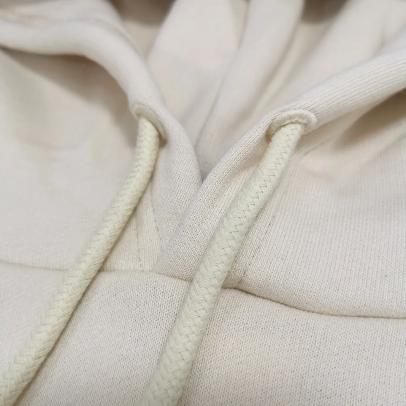 The top version of BALENCIAGA with large LOGO basic letters on the back, pure cotton, loose-fitting, high-end hooded sweatshirt for men and women, the same trendy brand. The god of simplicity in Paris, a volume sought after by many stars. Lisa’s favorite basic short-sleeved Paris style, which has a very high appearance rate. Wear alone, paired with jeans, shorts, and sweatpants, it's a versatile style. Xiaohongshu, a hot item on INS, a must-have for Paris fans.  The printing uses white glue as a base, coupled with Kornit direct injection, which ensures the anchorage of the printing and machine washing without any pressure. However, everyone should pay attention to something. The printing of this model is not thick glue, and the printing surface is not shiny. Please pay attention to the importance of version. Don't make a pattern based on the pictures. If you don't have the original version, you won't be able to make it look one to one like the original version. At most, you can just make a look. It's just a piece of clothing without a soul. The fabric is made of 480g combed cotton terry fabric, and the threads and fabric are custom-woven and dyed in the same style, with no color difference.  A complete set of customized tags, collar tags, washed, plastic bags, and most importantly, a complete set of bags, tag codes, and codes are all authentic.  Color: Apricot Size: XS-L P:450