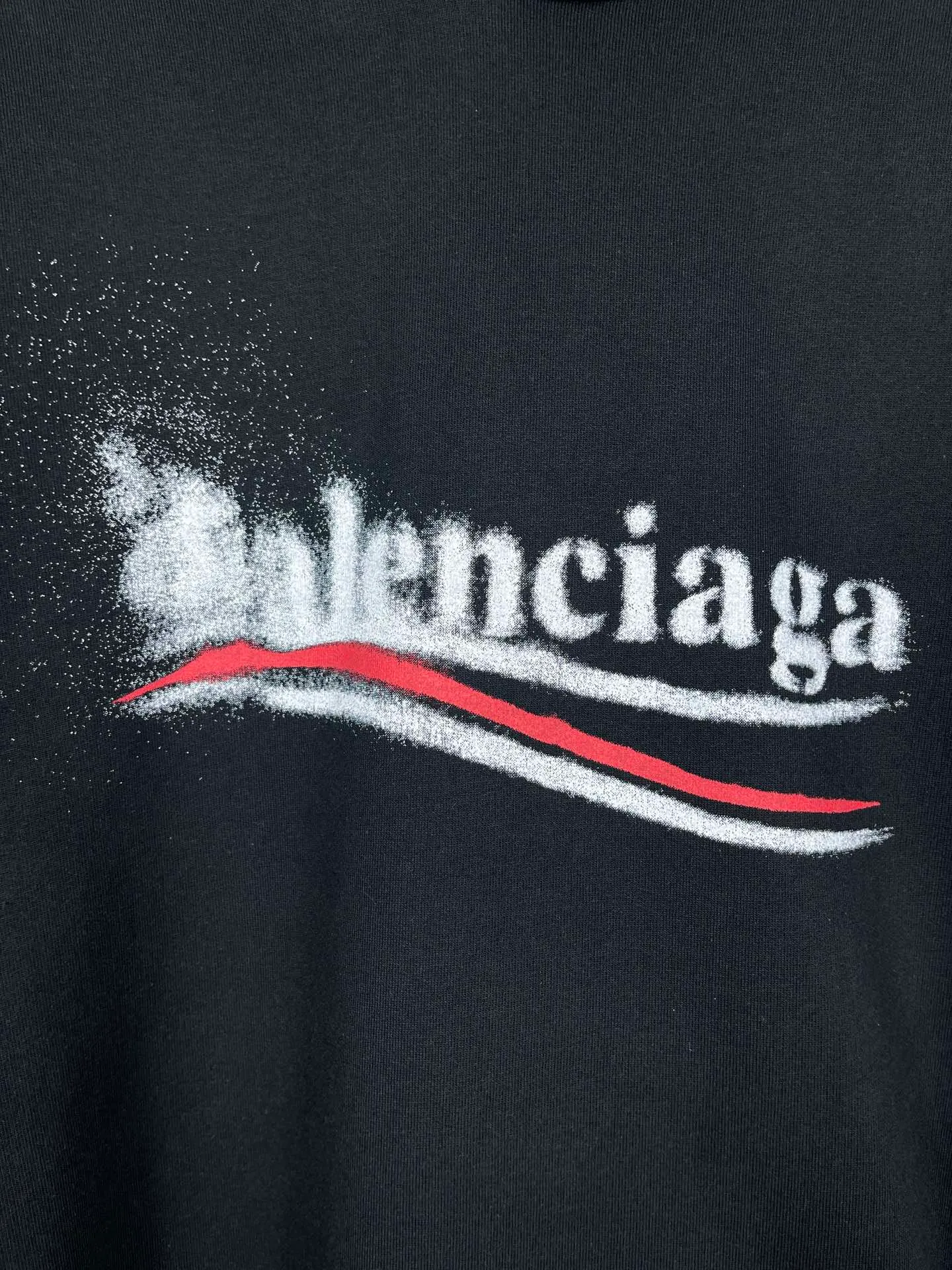 🅿️300 real photos [Top version. Official website quality] BALENCI*GA/Paris. 2024 new classic letter LOGO printed graffiti hooded sweatshirt. Brick cabinets are synchronized. Genuine products are developed at the first time. All fabric colors are available. Printed Y boards are customized. Enjoy printing and comparison! The fabric is made of Paris ZP custom-woven and dyed cotton terry sweatshirt. Weighing 460 grams, the cloth surface is clean. The cloth pattern is clear, soft and comfortable. The threads are dyed with no color difference. The classic LOGO uses environmentally friendly imported materials to print graffiti, and the dot direct spray process creates a three-dimensional effect. Restore the brick cabinet, adopt the OS loose shoulder style. Same style for men and women Coding: BL238930 Color: black and blue, off-white Size: XS S M L