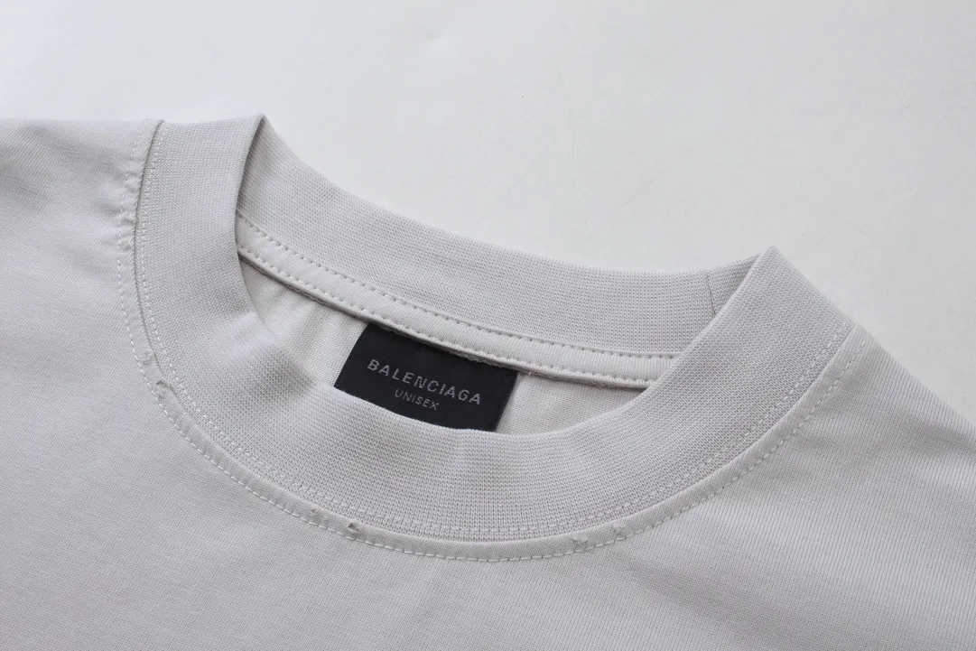 🅿️250 BALENCI*GA Paris surfing pattern long sleeves with letters. The fabric is made of Paris custom-woven double yarn cotton fabric. The weight is 280g. The thread is custom-woven and dyed without color difference. The front and back panels are made of environmentally friendly dot offset printing. Two high-temperature setting washes. os dropped shoulders and loose version. Same style for men and women -Color: gray blue beige -SIZE: XS S M L Style No. 8611#