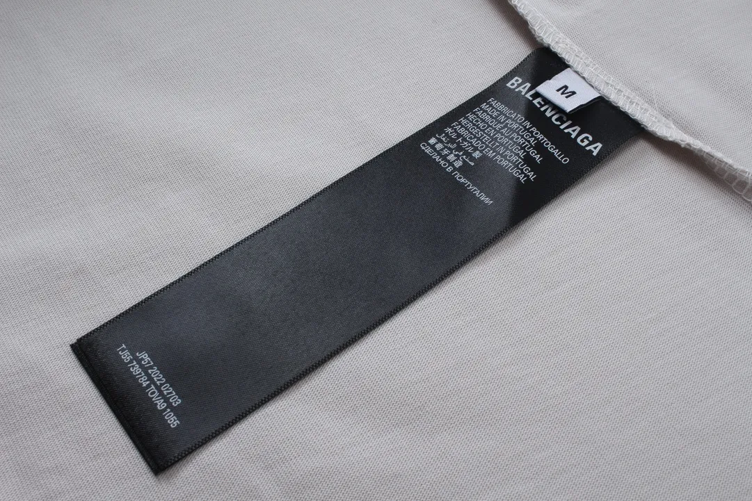 🅿️250 BALENCI*GA Paris surfing pattern long sleeves with letters. The fabric is made of Paris custom-woven double yarn cotton fabric. The weight is 280g. The thread is custom-woven and dyed without color difference. The front and back panels are made of environmentally friendly dot offset printing. Two high-temperature setting washes. os dropped shoulders and loose version. Same style for men and women -Color: gray blue beige -SIZE: XS S M L Style No. 8611#