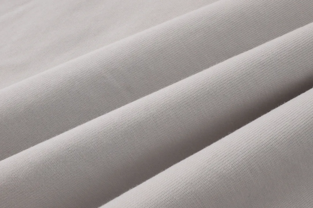 🅿️250 BALENCI*GA Paris blurred letter logo printed distressed long sleeves. The fabric is made of Paris custom-woven and dyed double-yarn pure cotton. The weight is 280g. The thread is custom-woven and dyed without color difference before and after. The printing uses environmentally friendly imported material printing dot direct injection technology. Two high-temperature setting washes. os dropped shoulders and loose version. Same style for men and women -Color: black, off-white -SIZE: XS S M L Style No. 8605#