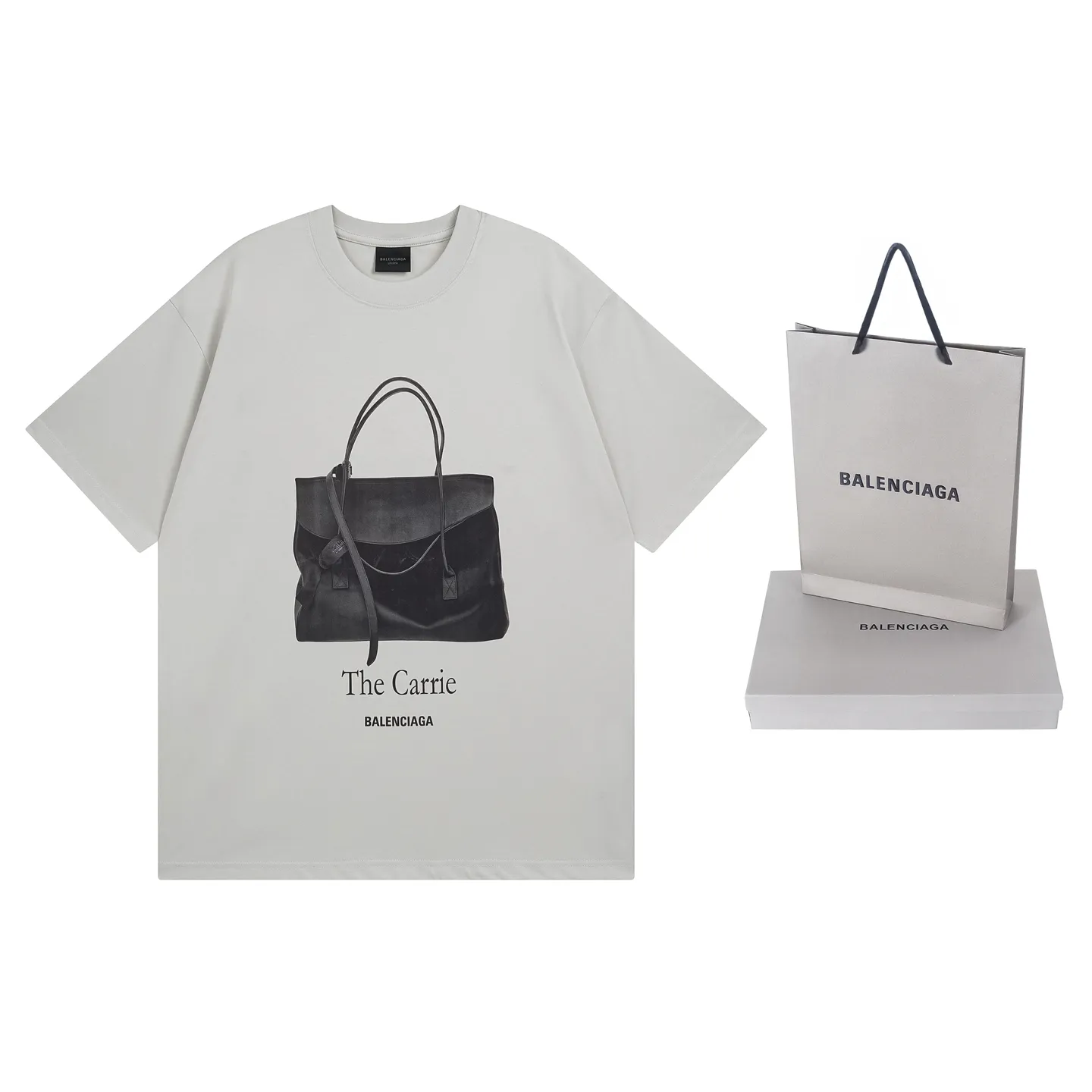 🅿️180 real photos [Top version. Official website quality] BALENCI*GA/Paris. SS25 latest model, Paris handbag front and back direct-printed short-sleeved T-shirt. Brick cabinet synchronization. Genuine product developed at the first time, welcome to compare! . The fabric is made of Paris ZP custom-woven and dyed cotton double yarn. Weighing 260 grams, the cloth surface is clean. The cloth pattern is clear, soft and comfortable. The threads are dyed with no color difference. The printing uses direct-injection environmentally friendly imported materials. The letters are clear and the effect is three-dimensional. The version adopts OS loose shoulder design. Same style for men and women. Code: BL253659 Color: gray and white Size: XS S M L