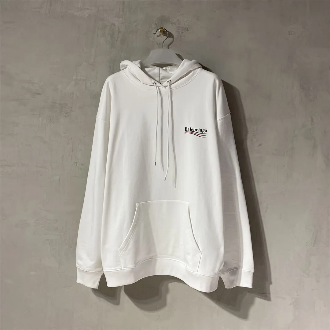The top tested version of Balenciaga BALENCIAGA classic cola wave print hooded sweatshirt, developed from the original ZP version, 1:1 customized accessories and packaging (including logo Sydney paper + new master mark + washing + tag). The entire sweatshirt is made of 460g pure cotton large terry, and the water-resistant weight can reach 490, giving it a full sense of thickness. The printing uses the Israeli Kornit digital direct-injection process. The dye is added with 0.028 granular nano-plastics. When sprayed on the fabric, it has strong adhesion and is not afraid of strong washing and exposure (it is recommended to take care of the clothes), ensuring that the printing will not fall off after wearing. Customized washing, labeling, accessories, and hardware can reach professional standards. Whole piece of clothing, hat string, threaded fabric, produced in the same vat, 0 color difference, color: white, size: XS-L P:430