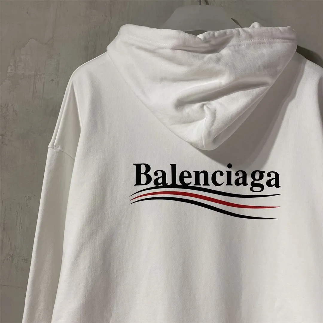 The top tested version of Balenciaga BALENCIAGA classic cola wave print hooded sweatshirt, developed from the original ZP version, 1:1 customized accessories and packaging (including logo Sydney paper + new master mark + washing + tag). The entire sweatshirt is made of 460g pure cotton large terry, and the water-resistant weight can reach 490, giving it a full sense of thickness. The printing uses the Israeli Kornit digital direct-injection process. The dye is added with 0.028 granular nano-plastics. When sprayed on the fabric, it has strong adhesion and is not afraid of strong washing and exposure (it is recommended to take care of the clothes), ensuring that the printing will not fall off after wearing. Customized washing, labeling, accessories, and hardware can reach professional standards. Whole piece of clothing, hat string, threaded fabric, produced in the same vat, 0 color difference, color: white, size: XS-L P:430