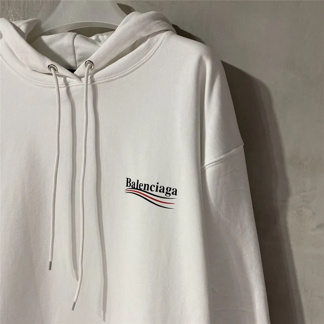 The top tested version of Balenciaga BALENCIAGA classic cola wave print hooded sweatshirt, developed from the original ZP version, 1:1 customized accessories and packaging (including logo Sydney paper + new master mark + washing + tag). The entire sweatshirt is made of 460g pure cotton large terry, and the water-resistant weight can reach 490, giving it a full sense of thickness. The printing uses the Israeli Kornit digital direct-injection process. The dye is added with 0.028 granular nano-plastics. When sprayed on the fabric, it has strong adhesion and is not afraid of strong washing and exposure (it is recommended to take care of the clothes), ensuring that the printing will not fall off after wearing. Customized washing, labeling, accessories, and hardware can reach professional standards. Whole piece of clothing, hat string, threaded fabric, produced in the same vat, 0 color difference, color: white, size: XS-L P:430