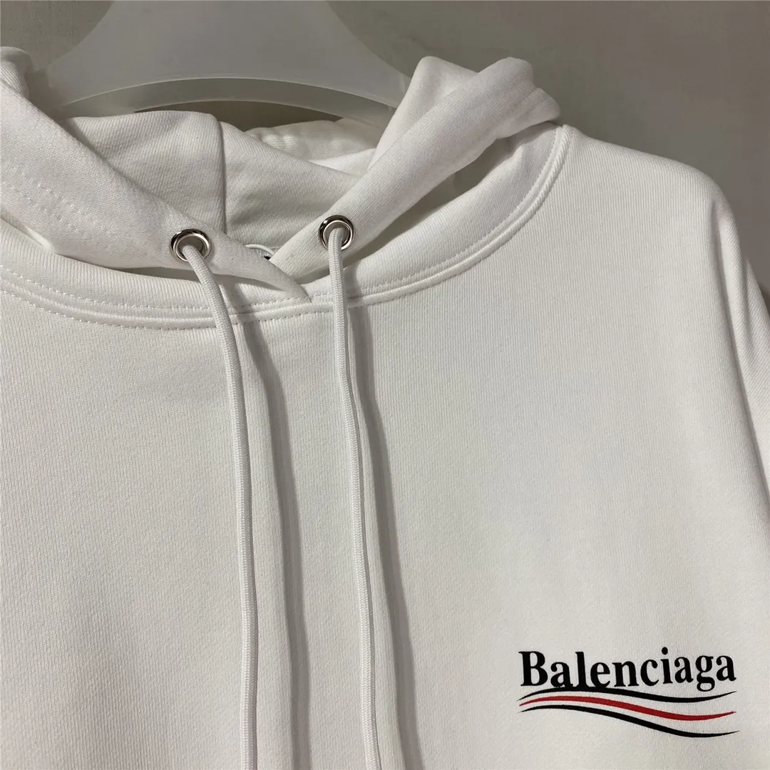 The top tested version of Balenciaga BALENCIAGA classic cola wave print hooded sweatshirt, developed from the original ZP version, 1:1 customized accessories and packaging (including logo Sydney paper + new master mark + washing + tag). The entire sweatshirt is made of 460g pure cotton large terry, and the water-resistant weight can reach 490, giving it a full sense of thickness. The printing uses the Israeli Kornit digital direct-injection process. The dye is added with 0.028 granular nano-plastics. When sprayed on the fabric, it has strong adhesion and is not afraid of strong washing and exposure (it is recommended to take care of the clothes), ensuring that the printing will not fall off after wearing. Customized washing, labeling, accessories, and hardware can reach professional standards. Whole piece of clothing, hat string, threaded fabric, produced in the same vat, 0 color difference, color: white, size: XS-L P:430