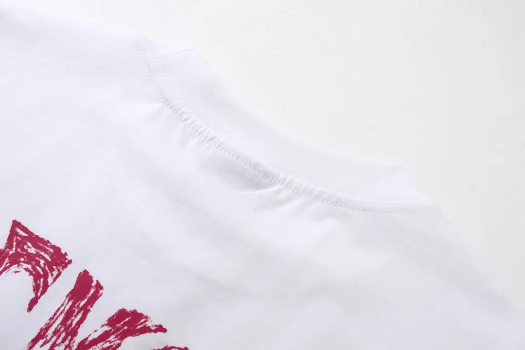 🅿️170 Detailed picture [Top version. Official website quality] BALENCI*GA/Paris. 24SS new sweatshirt, short-sleeved T-shirt with big letters LOGO graffiti on the back. Genuine product is developed at the first time, and the brick cabinet is synchronized. The fabric is made of Paris ZP custom-woven and dyed cotton sweatshirt. The weight is 260 grams, the cloth surface is clean, the cloth pattern is clear, soft and comfortable. The threads are dyed with no color difference. The classic pattern printing uses imported machine direct printing. The effect is three-dimensional and restores the brick cabinet. Different market currencies, welcome to compare. The version adopts OS loose shoulder design. Same style for men and women. Code: BL23301 Color: gray blue. White. Size: XS to L