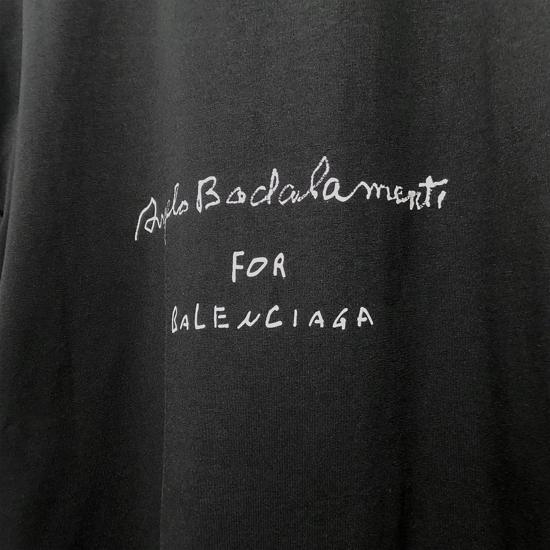 🅿️160 9111# Take pictures Top version [[BALENCIA*GA] Official website quality Paris new music special. Note sheet short-sleeved T-shirt OS version Loose shoulder Unisex style Fabric: 260 grams 100% cotton double yarn Craftsmanship: Front and back printing Garment wash Worn Distressed Shape Solid Color: Black Apricot Size: XS S M L