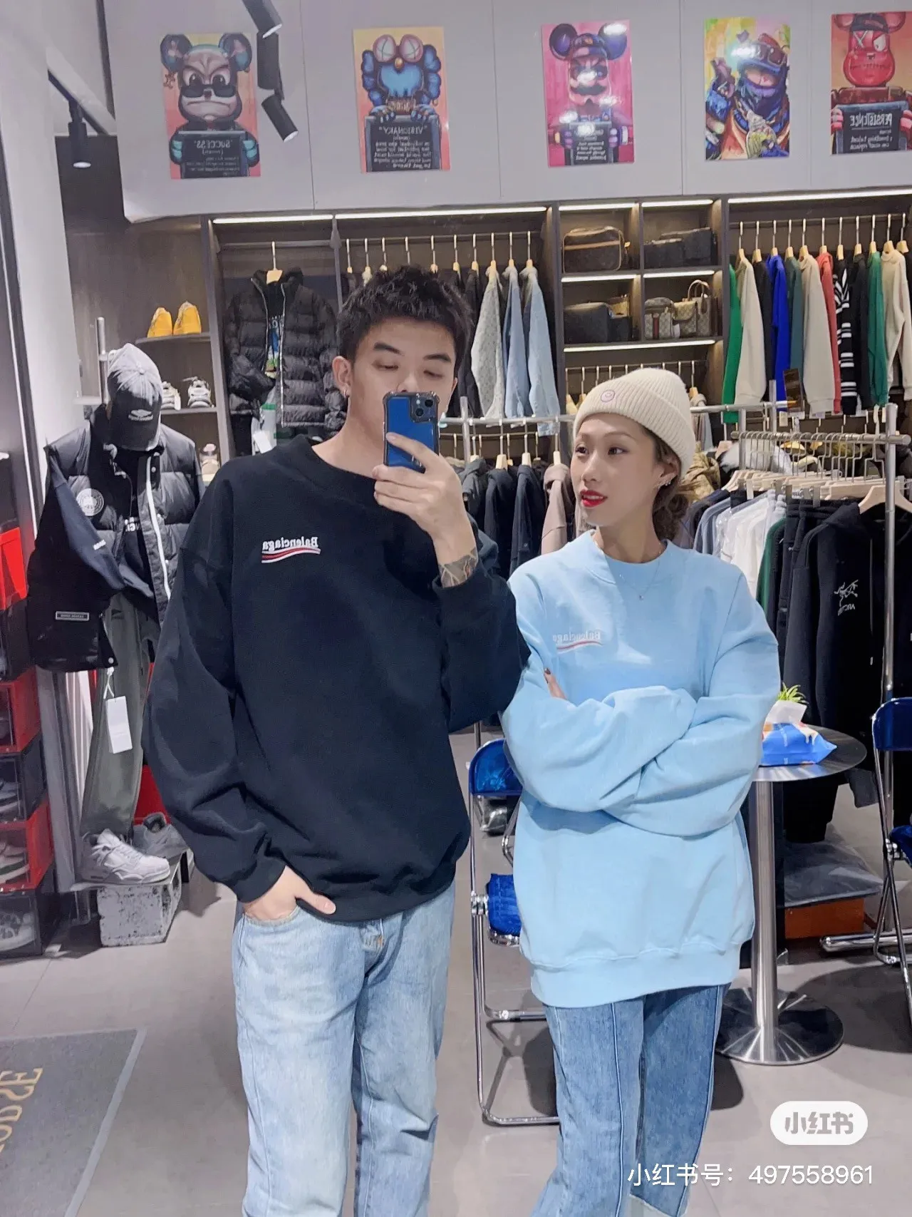 ♻️💯Reference model picture for the upper body❤️Spring and autumn top tested version Balenciaga BALENCIAGA classic cola wave print round neck sweatshirt, ZP pattern original development, 1:1 customized accessories packaging (including logo Sydney paper + new moderator mark + washing + tag) The whole sweatshirt is made of 460 grams of pure cotton large terry, and the wet weight can reach 490, which is full of thickness The printing uses the Israeli Kornit digital direct-injection process. The dye is added with 0.028 granular nano-plastics. When sprayed on the fabric, it has strong adhesion and is not afraid of strong washing and exposure (it is recommended to take care of the clothes), ensuring that the printing will not fall off after wearing. Customized washing, labeling, accessories, and hardware can reach professional standards. The threaded fabric of the whole garment comes from the same vat with 0 color difference. Color: Black Size: XS-L P:350