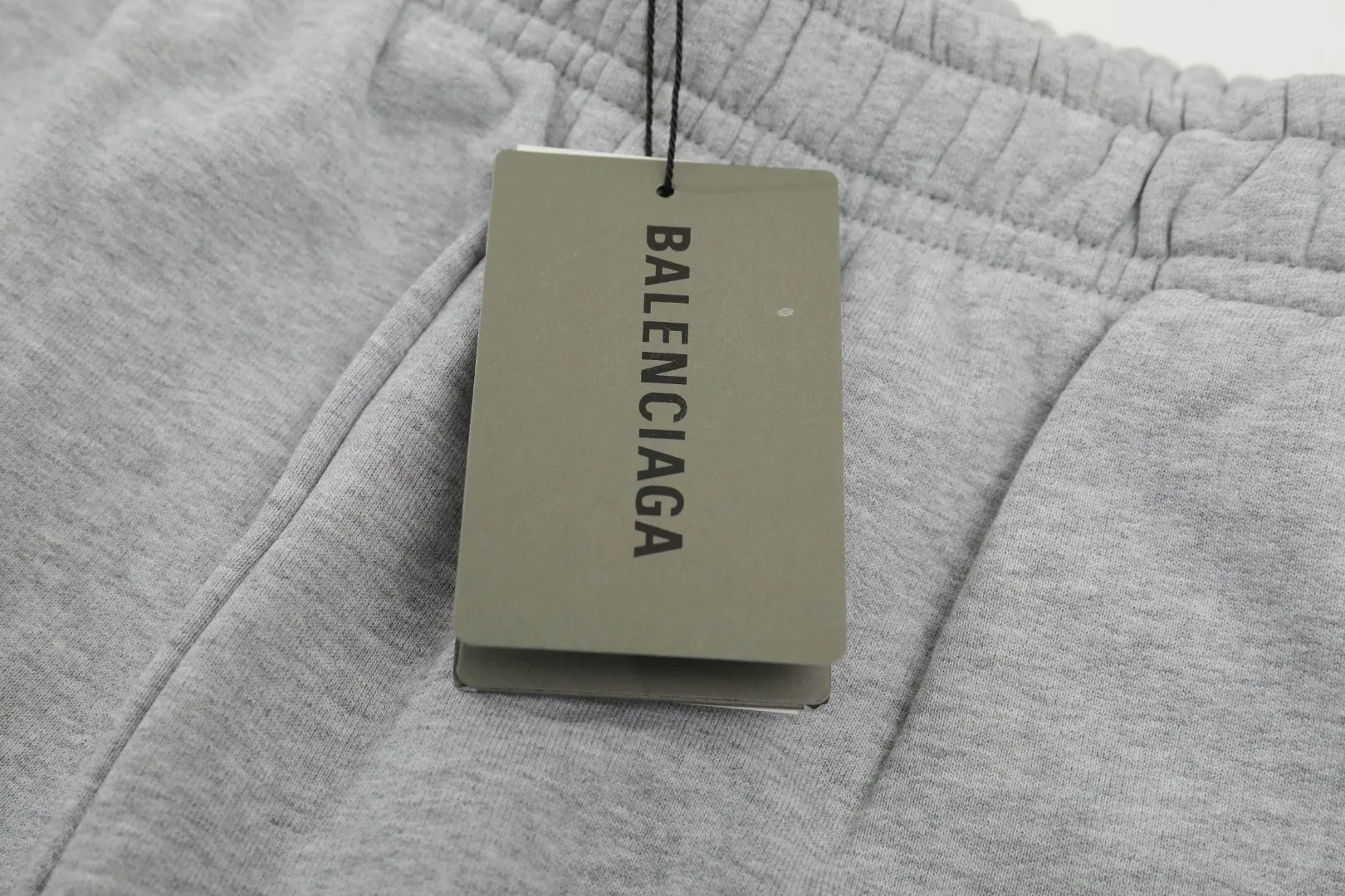 [New arrival] Top tried and tested version Balenciaga 21SS BLCG Balenciaga Wave Coke male and female couple celebrity same style pure cotton terry trousers sweatpants casual pants classic and versatile style is here! With these pants, they look perfect no matter what outfit you wear! Get it now! Customized special fabrics, ready-to-wear washable, soft and comfortable to the touch.  460 grams of dust-free sweatshirt fabric, washed and cut. Imported environmentally friendly water glue is added to the garment and washed twice to ensure consistent printing. Customized wash mark. This year's sincere shorts LOGO adopts Japanese Tajima embroidery technology, and the printing is full and meticulous. Color: Black/Grey/White/Blue Size: XS-L P:370