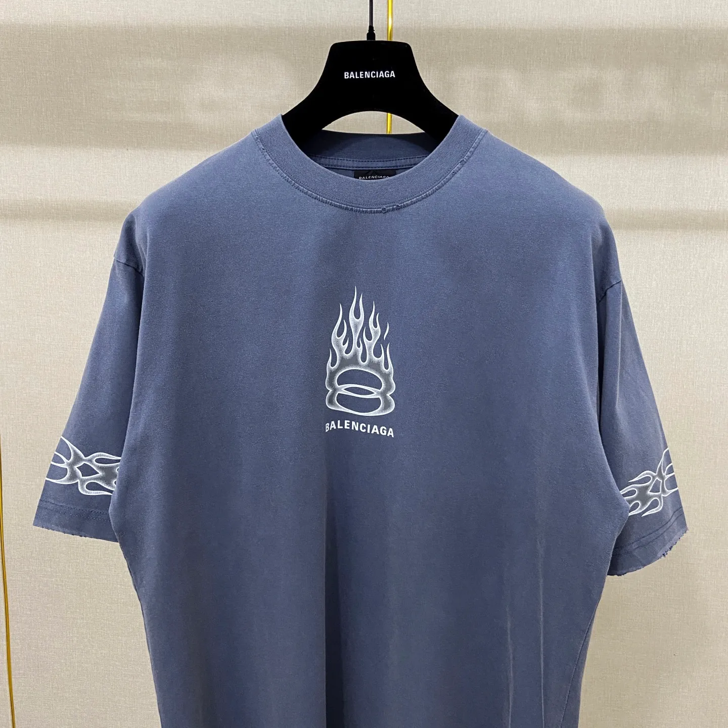 🅿️190 9145# Actual photo top version [[BALENCIA*GA] official website quality Paris new double-ring flame torch direct injection printed washed distressed short-sleeved T-shirt OS version loose dropped shoulders Unisex Fabric: 260 grams 100% cotton double yarn Process: front and rear left and right sleeve printing Garment washed worn distressed fixed color Color: washed black washed blue Size: XS S M L