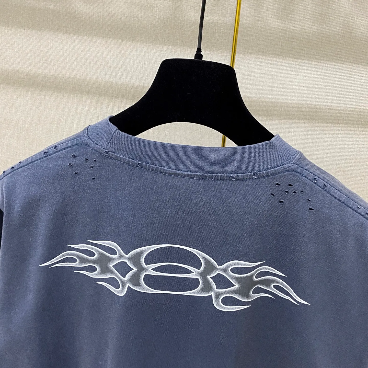 🅿️190 9145# Actual photo top version [[BALENCIA*GA] official website quality Paris new double-ring flame torch direct injection printed washed distressed short-sleeved T-shirt OS version loose dropped shoulders Unisex Fabric: 260 grams 100% cotton double yarn Process: front and rear left and right sleeve printing Garment washed worn distressed fixed color Color: washed black washed blue Size: XS S M L
