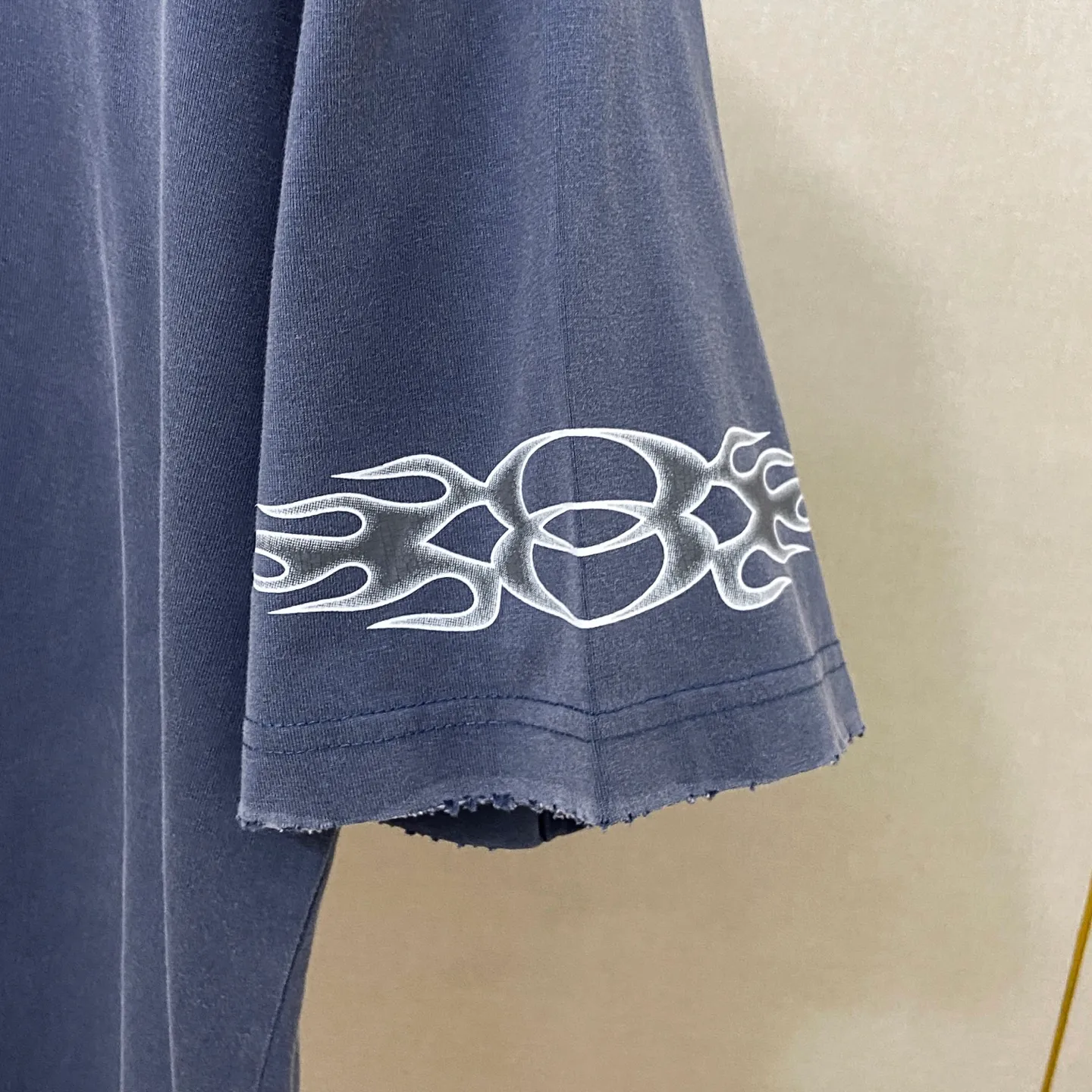 🅿️190 9145# Actual photo top version [[BALENCIA*GA] official website quality Paris new double-ring flame torch direct injection printed washed distressed short-sleeved T-shirt OS version loose dropped shoulders Unisex Fabric: 260 grams 100% cotton double yarn Process: front and rear left and right sleeve printing Garment washed worn distressed fixed color Color: washed black washed blue Size: XS S M L