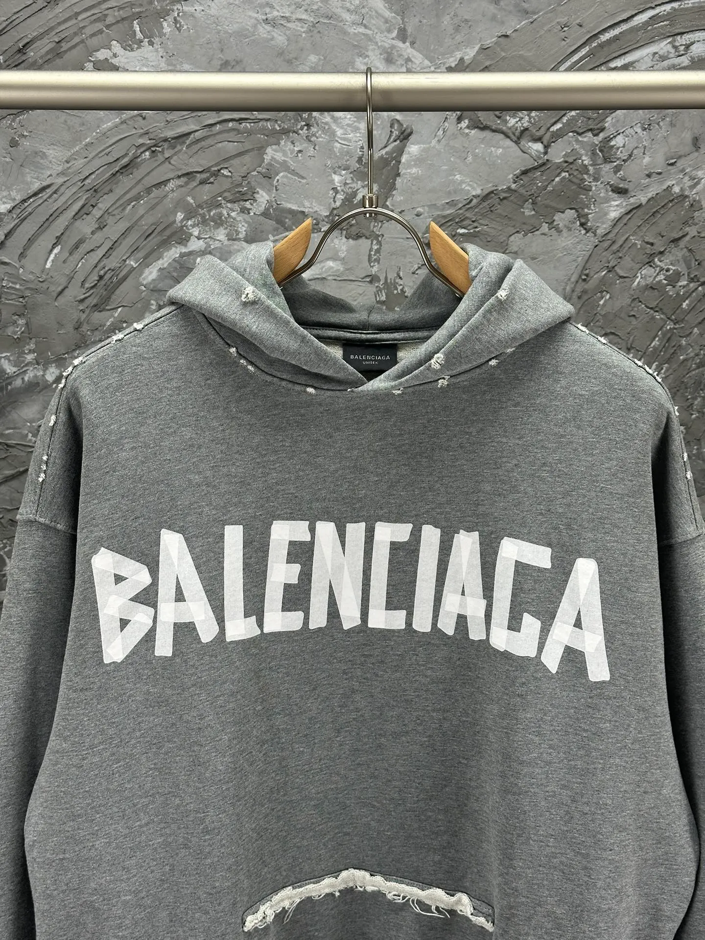 🅿️420 BALENCI*GA 24ss Paris hot-selling tape hooded sweatshirt. The front and back panels are printed with tape direct printing. Many hand-made. The ready-made garments are washed and worn. The cloth surface is clean. The cloth pattern is clear, super heavy work. Soft and comfortable. Exclusively pattern-woven and dyed 450g fabric. The threads are dyed in the same cylinder with zero color difference. Different from the market currency. The version adopts os loose shoulder version. Welcome to compare. Same style for men and women -Color: iron gray blue Paris blue washed black burgundy fluorescent yellow green khaki -SIZE: XS S M L style number 8912#