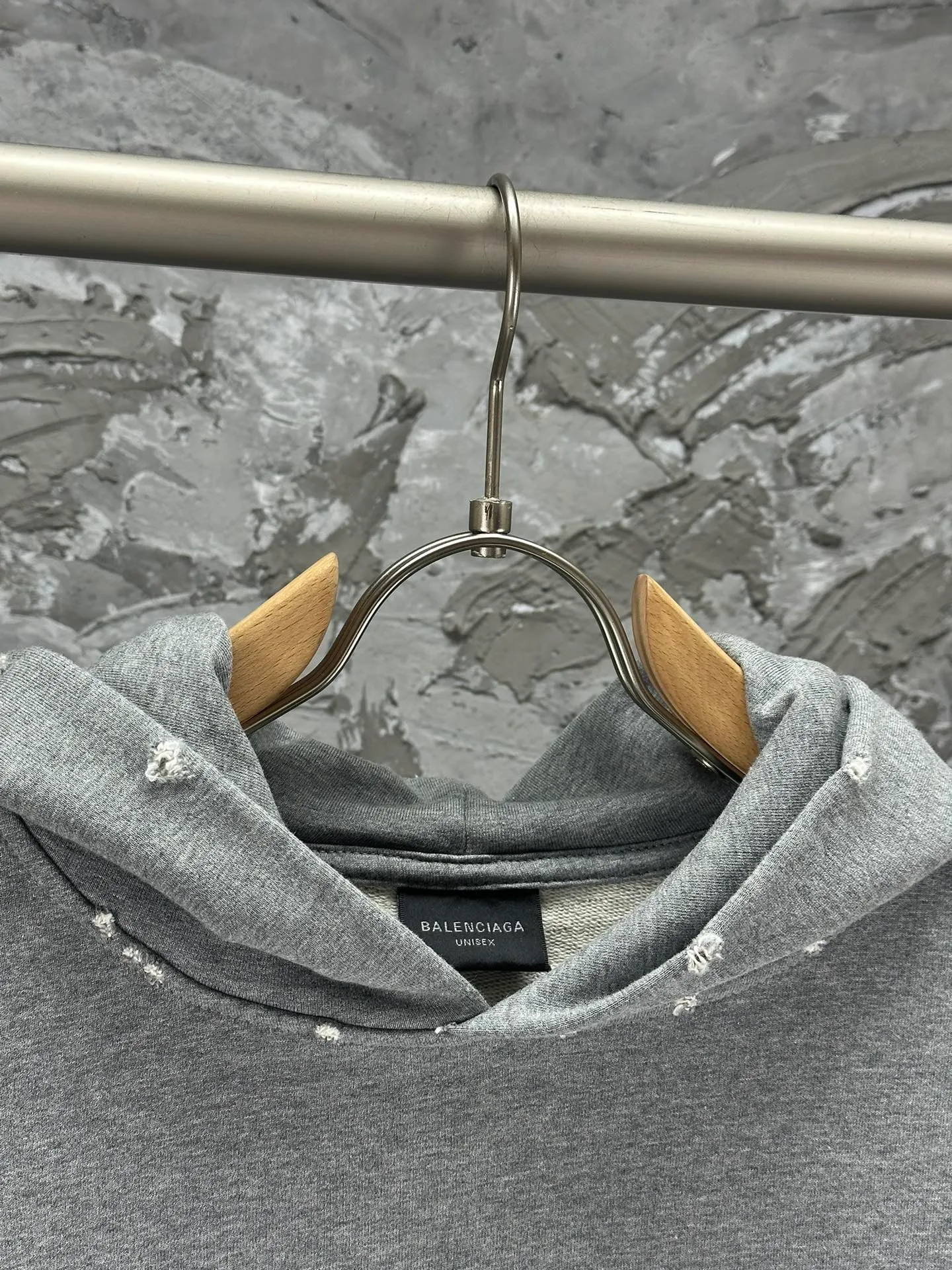 🅿️420 BALENCI*GA 24ss Paris hot-selling tape hooded sweatshirt. The front and back panels are printed with tape direct printing. Many hand-made. The ready-made garments are washed and worn. The cloth surface is clean. The cloth pattern is clear, super heavy work. Soft and comfortable. Exclusively pattern-woven and dyed 450g fabric. The threads are dyed in the same cylinder with zero color difference. Different from the market currency. The version adopts os loose shoulder version. Welcome to compare. Same style for men and women -Color: iron gray blue Paris blue washed black burgundy fluorescent yellow green khaki -SIZE: XS S M L style number 8912#