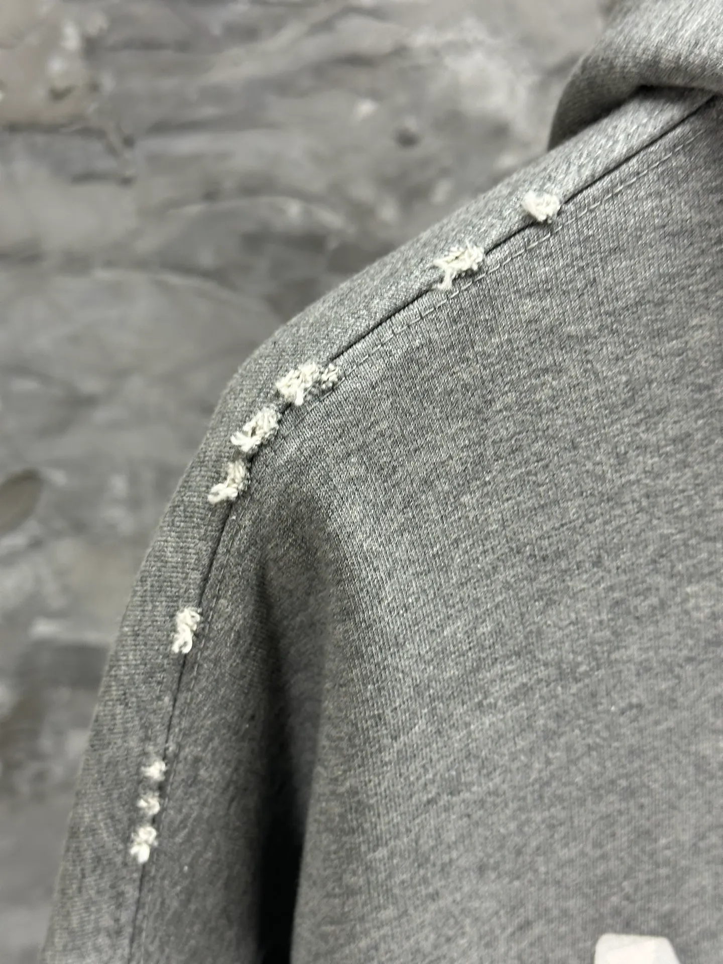 🅿️420 BALENCI*GA 24ss Paris hot-selling tape hooded sweatshirt. The front and back panels are printed with tape direct printing. Many hand-made. The ready-made garments are washed and worn. The cloth surface is clean. The cloth pattern is clear, super heavy work. Soft and comfortable. Exclusively pattern-woven and dyed 450g fabric. The threads are dyed in the same cylinder with zero color difference. Different from the market currency. The version adopts os loose shoulder version. Welcome to compare. Same style for men and women -Color: iron gray blue Paris blue washed black burgundy fluorescent yellow green khaki -SIZE: XS S M L style number 8912#