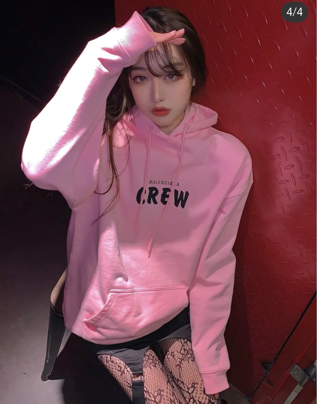 ♻️💯Upper body reference model❤️The top tested version BALENCIAGA Balenciaga CREW employee limited edition for male and female couples star autumn and winter pure cotton hoodie sweatshirt hooded As a Balenciaga 20th anniversary employee limited short-sleeve, full of Parisian feelings, highly recommended! ! The letters on the chest are also very simple and elegant, and the shape is super OS. The whole dress has been washed, and the 480g combed cotton terry fabric is very textured and you can touch it! High-definition imported glue and high-coverage screen printing on the chest, the dots are very precise. Color: Peach Pink Lemon Yellow Black White Size: XS-L P:430