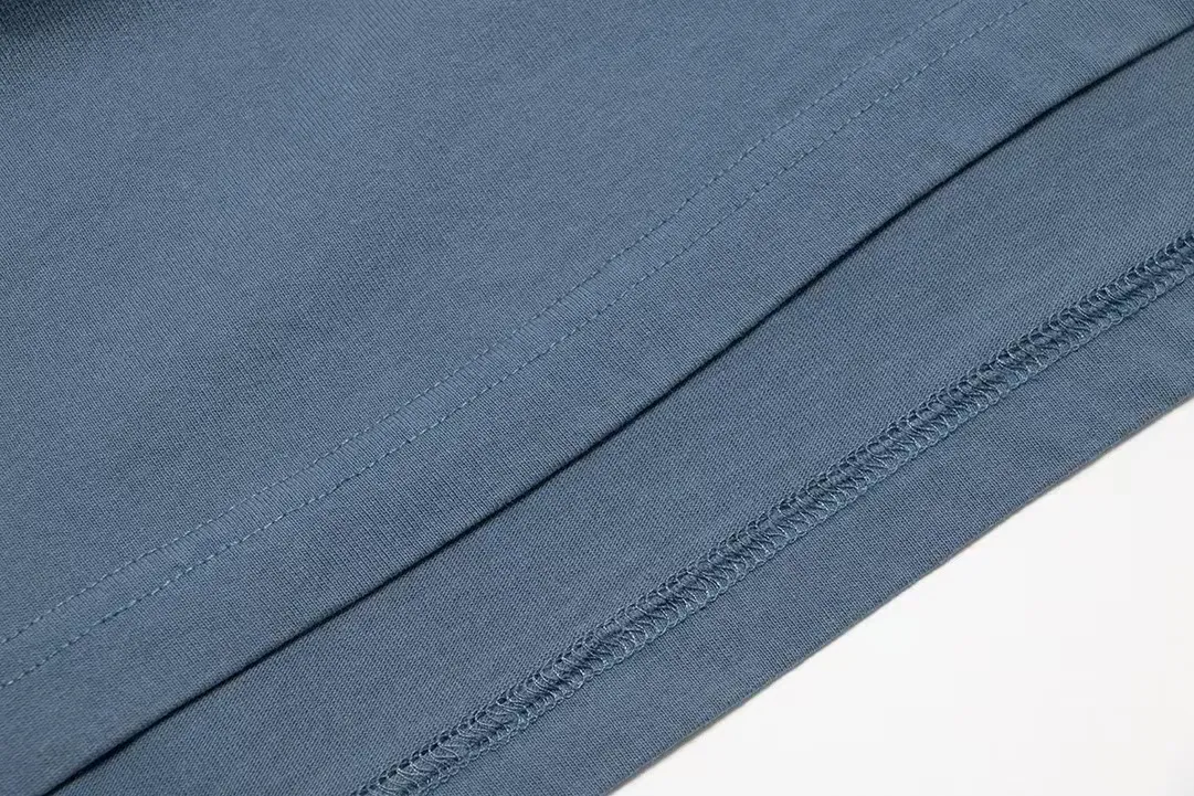 Top tested version - BALENCIAGA - Paris' new gradient color series. Short-sleeved T-shirt with embroidered letter logo on the front and back. Exclusive logo letter pattern on the front and back. Heavy craftsmanship. Simple but not simple. Original development of custom-woven fabric. Special weight 280g. Washing process. Sprayed horse process. Not easy to deform. Soft texture. Full of thickness. Highly restored. Imported Tajima machine heavy industry high-density embroidery on the chest. Fine embroidery. Three-dimensional effect. Clear lines. No rough edges. Ultra-high craftsmanship embroidery, very high fullness, obvious concave and convex texture, OS dropped shoulders, loose version, same style for men and women, color: blue, size: XS--L P:280