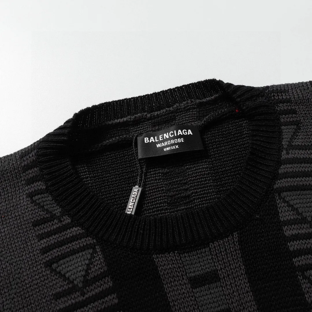 🅿️470 (1:1 original order quality) Balenciaga/Balenciaga geometric pattern sweater Process description: Made of 40 counts of double-strand combed siro spinning, the panels are dyed red light black, blue light black, gray black, green black. Imported 12-knitting machine is used to make multi-color jacquard technology on the board. The ready-made garments are washed and then manually cut into pieces. They can be matched with the same style to create a fashionable look and suit various occasions. Customized accessories, complete with three labels, same style for men and women! Color: Black Size: S M L XL