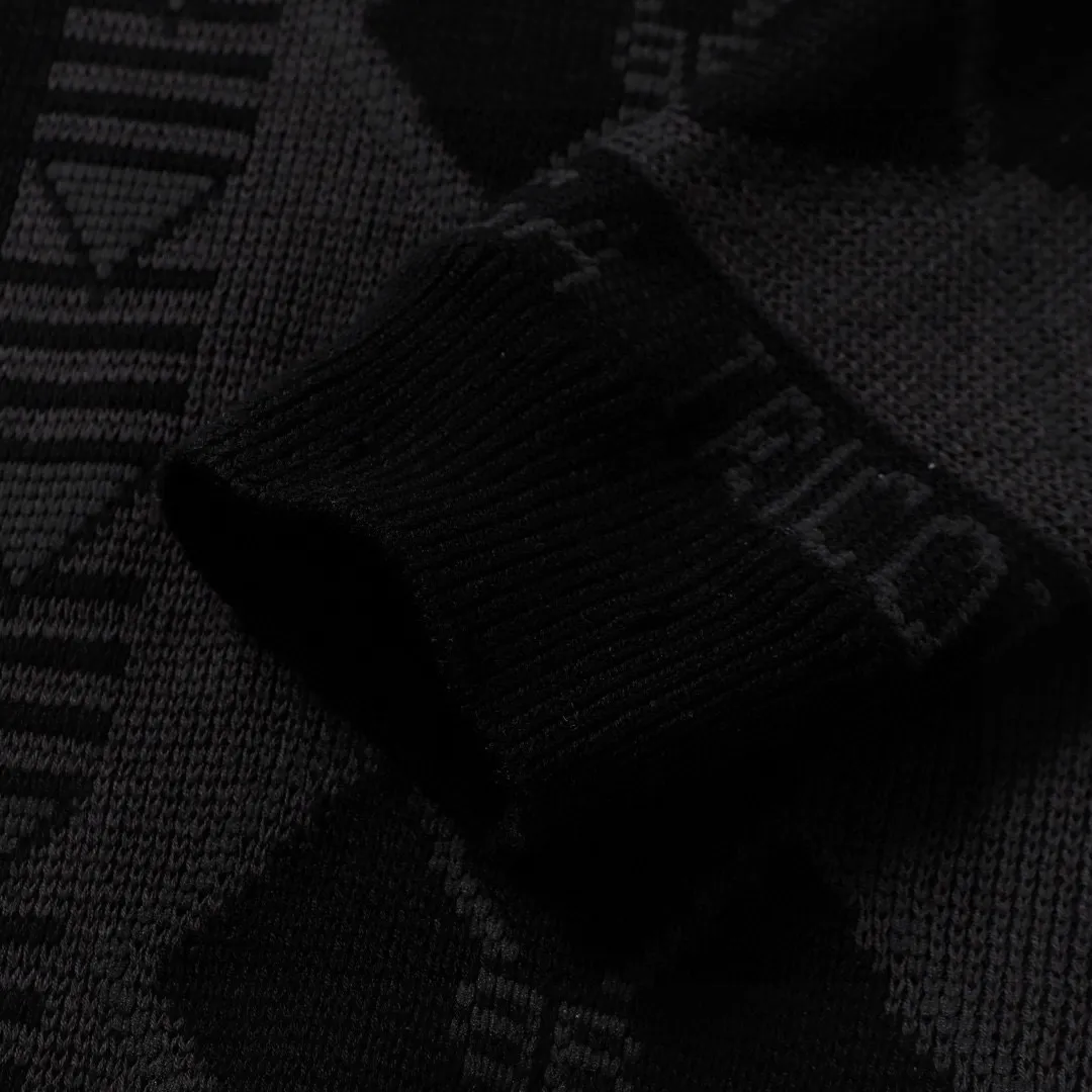 🅿️470 (1:1 original order quality) Balenciaga/Balenciaga geometric pattern sweater Process description: Made of 40 counts of double-strand combed siro spinning, the panels are dyed red light black, blue light black, gray black, green black. Imported 12-knitting machine is used to make multi-color jacquard technology on the board. The ready-made garments are washed and then manually cut into pieces. They can be matched with the same style to create a fashionable look and suit various occasions. Customized accessories, complete with three labels, same style for men and women! Color: Black Size: S M L XL