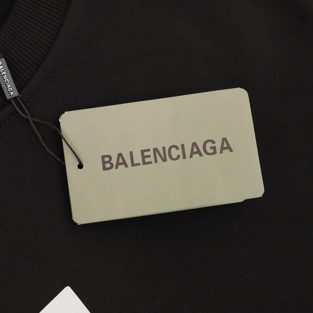 🅿️500 Balenciaga 25FW tape printed round neck sweatshirt, 480g high-grade combed cotton fabric, counter collar label, purchasing grade white thick plate hang tag, original hanging grain, three-dimensional foam printing on the front and back, strong layering, same style for men and women, couple style, oversize version, loose size: S-XL