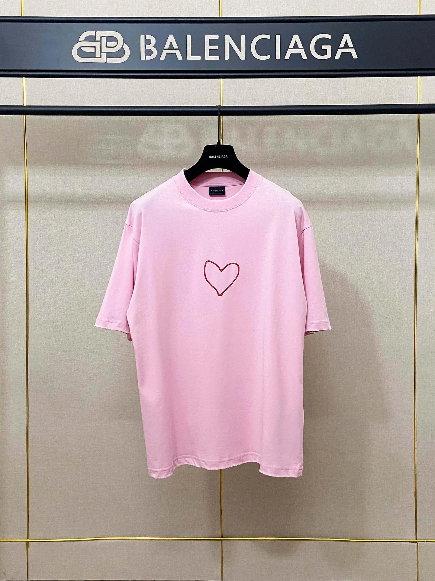 🅿️180 9159# Actual photo top version [[BALENCIA*GA] official website quality Paris's new Chinese Valentine's Day limited love LOGO printed short-sleeved T-shirt OS version Loose dropped shoulders Unisex style Fabric: 280g 100% cotton double yarn (three washing processes) Process: front and back printing Garment wash Frayed Distressed Shaping Solid Color Color: Black Pink Size: XS S M L