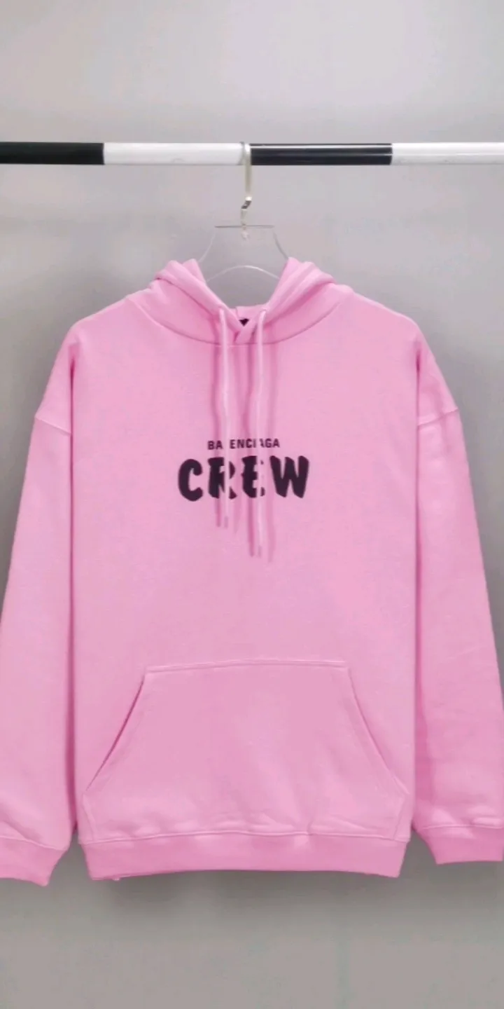 Real shot of the video - the top tested version of BALENCIAGA Balenciaga CREW employees limited to male and female couples star autumn and winter pure cotton hoodie sweatshirt hooded. As a Balenciaga 20th anniversary employee limited short-sleeve, full of Parisian feelings, highly recommended! ! The letters on the chest are also very simple and elegant, and the shape is super OS. The whole dress has been washed, and the 480g combed cotton terry fabric is very textured and you can touch it! High-definition imported glue and high-coverage screen printing on the chest, the dots are very precise. Color: Peach Pink Lemon Yellow Black White Size: XS-L P:430