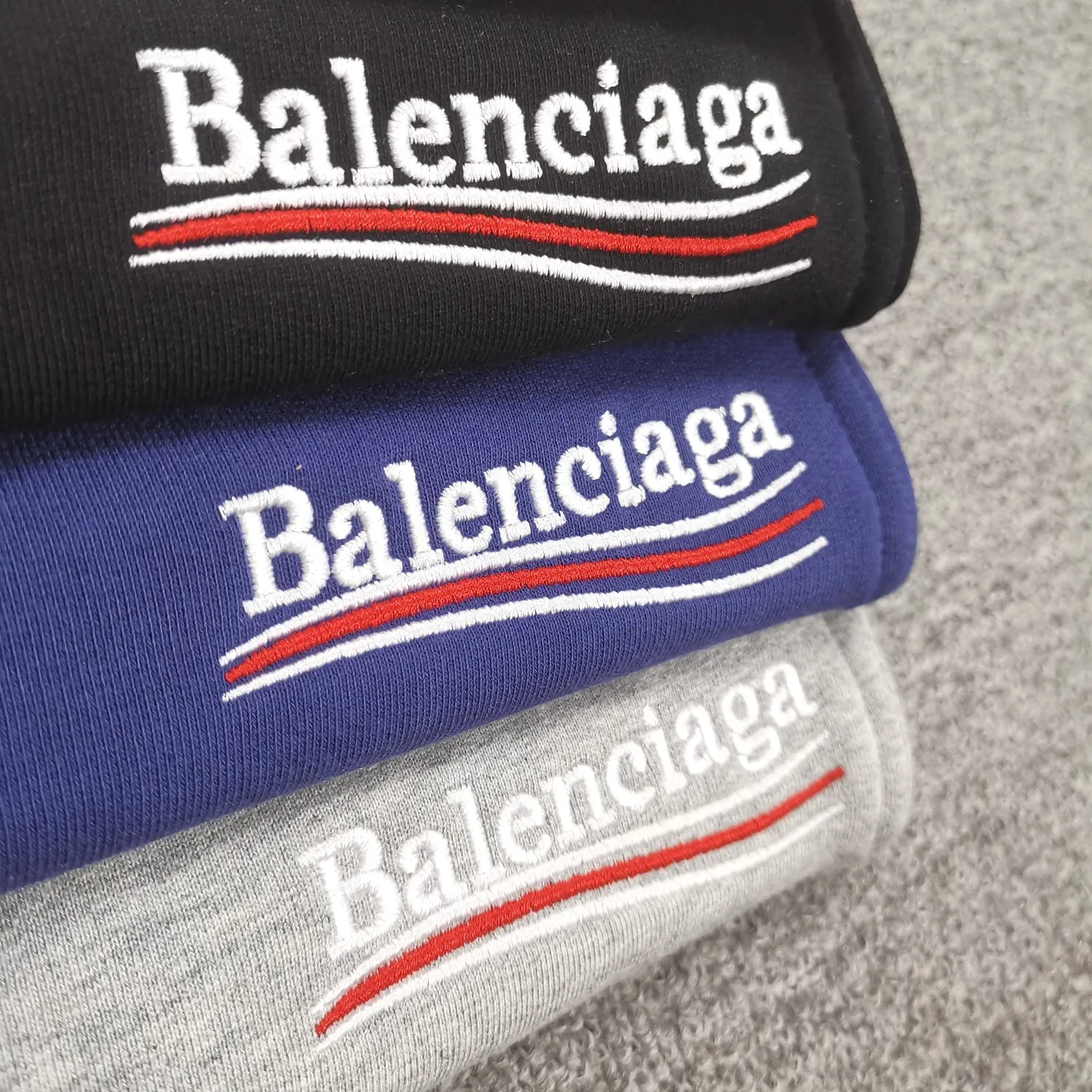 Balenciaga 21SS BLCG Balenciaga Wave Cola Shorts, a classic and versatile style is here! With these pants, they look perfect no matter what outfit you wear! Get it now! Customized special fabrics, ready-to-wear washable, soft and comfortable to the touch.  360 grams of dust-free sweatshirt fabric, washed and cut. Imported environmentally friendly water glue is added to the garment and washed twice to ensure consistent printing. Customized wash mark. This year's sincere shorts LOGO adopts Japanese Tajima embroidery technology, and the printing is full and meticulous. Color: Black/Grey/White/Blue Size: XS-L P:300
