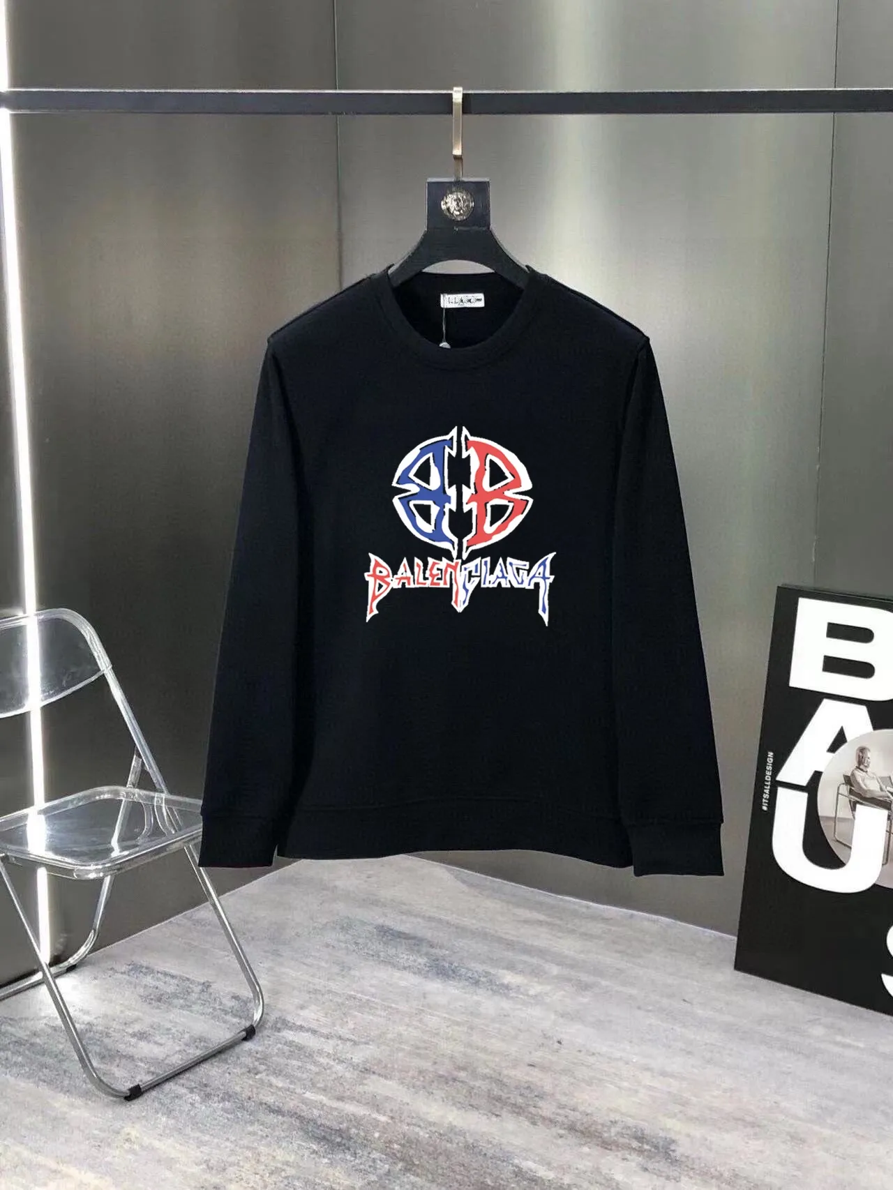 🅿️380 [BALENCIAGA] (Gospel for Fatty) hot-selling suit is coming. Focus on the original version of the official website. 2025 new hot-selling sweatshirt suit. The original order is the best. 🇭🇰The meticulous work of top designers. It has a fitting and perfect upper body effect. 100% natural high-quality Roman cotton, close-fitting comfort, noble and elegant! Original hardware embodies elegance and nobility! Counter size: M-5XL (maximum wear up to 220 pounds)