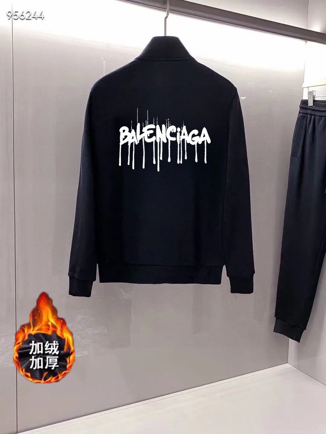 🅿️460 brand [BALENCIAGA] (velvet and thickened) 2025 autumn and winter new products, celebrities’ favorite fashion-flavored casual suits, clean and neat tailoring, full of urban style. Made of high-quality custom-made fabrics, the lining has excellent thermal insulation effect, feels soft and dry, and the upper body effect is crisp and stylish. The three-dimensional cutting process and the pattern are all of high standards, and the silhouette version has the right benefits! It is not tight at all, and you feel good when you put it on. So many top-quality raw materials create high-end products with unparalleled value. It is the first choice for high-end fashion people. (Size: M-4XL can wear up to 200 pounds)