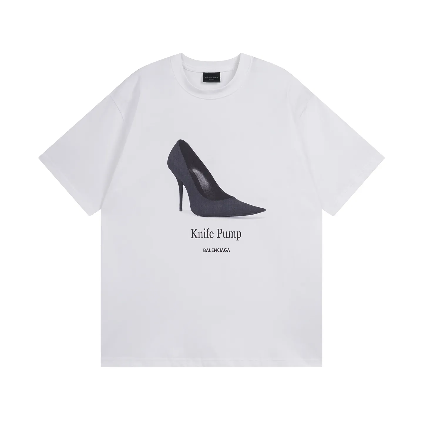 🅿️180 real photos [Top version. Official website quality] BALENCI*GA/Paris. SS25 latest model, Paris high-heeled shoes with direct spray printing on the front and back of short-sleeved T-shirts. Brick cabinet synchronization. Genuine product developed at the first time, happy to print and compare! The fabric is made of Paris ZP custom-woven and dyed cotton double yarn. Weighing 260 grams, the cloth surface is clean. The cloth pattern is clear, soft and comfortable. The threads are dyed with no color difference. The printing uses direct-injection environmentally friendly imported materials. The letters are clear and the effect is three-dimensional. The version adopts OS loose shoulder design. Same style for men and women. Code: BL253670 Color: White Size: XS S M L
