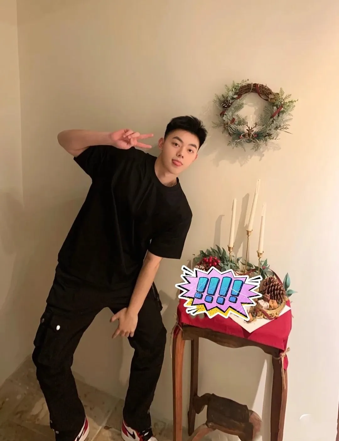 ♻️💯Upper body reference model picture❤️BALENCIAGA Balenciaga Lion Laurel Luminous Elf Embroidered Pure Cotton Loose, Breathable and Sweat-Absorbent Fashion Brand Short Sleeves for Male and Female Couples. Everyone has seen this powerful and domineering print. As a Parisian fan, you must buy one for your collection. This printing uses luminous embroidery technology, and the focus is on the principles of material and machine. Produced by Tajima embroidery imported from Japan. The reason why Sakura brand luminous embroidery thread can glow at night is mainly due to the rare earth component in the thread. However, as rare earths are becoming more and more scarce in China, the price of luminous embroidery thread has gradually increased. Only big brands will make luminous embroidery thread. Secondly, the products we use are IOS certified products and are absolutely environmentally friendly and harmless. Never use cheap products that are harmful to the human body!  Color: black (only white has luminous effect) Size: XS-L P:250