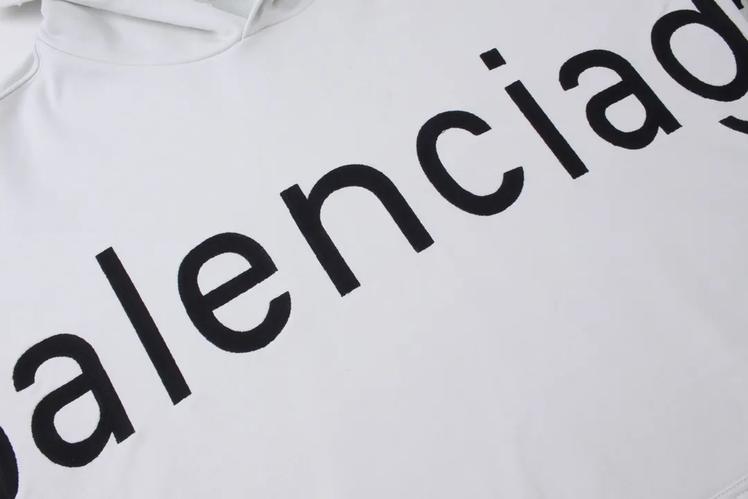 🅿️356 Detailed picture [Top version. Official website quality] BALENCI*GA/Paris BALENCI*GA#2024 latest model, Paris website embroidered letters large LOGO long-sleeved T-shirt. Brick cabinet sync. The first genuine product was developed, with over 200,000 stitches of counter-position embroidery on the chest. Notice! ️Full letter embroidery, welcome to compare! The fabric is made of Paris ZP custom-woven and dyed cotton sweatshirt. The weight is 450 grams. The cloth surface is clean. The cloth pattern is clear. It is soft and comfortable. It has good color fastness and is not easy to change color. The threads are woven and dyed with no color difference. The embroidery is done using imported Tajima embroidery machines. Super 20W needle thread embroidery, accurate positioning, three-dimensional effect, clear lines. No burrs and miscellaneous threads, ultra-high craftsmanship embroidery. The version adopts OS loose shoulder design. Same style for men and women. Code: BL238005 Color: Black. White. Size: XS S M L