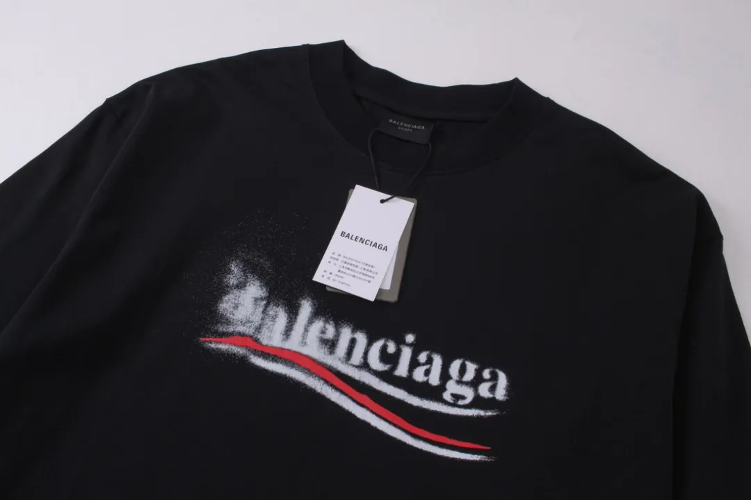 🅿️250 BALENCI*GA 24ss Paris blurred wave printed long sleeves. The fabric is made of Paris custom-woven and dyed double-yarn pure cotton. The weight is 280g. The thread is custom-woven and dyed without color difference between the front and back. The front panel is made of imported recreational direct injection. Two high-temperature styling washes. Os dropped shoulders and loose version. Same style for men and women -Color: black beige -SIZE: XS S M L Style No. 8621#