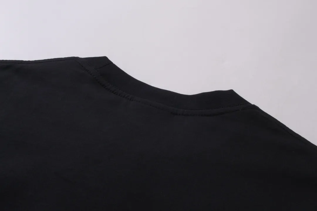 🅿️250 BALENCI*GA 24ss Paris blurred wave printed long sleeves. The fabric is made of Paris custom-woven and dyed double-yarn pure cotton. The weight is 280g. The thread is custom-woven and dyed without color difference between the front and back. The front panel is made of imported recreational direct injection. Two high-temperature styling washes. Os dropped shoulders and loose version. Same style for men and women -Color: black beige -SIZE: XS S M L Style No. 8621#