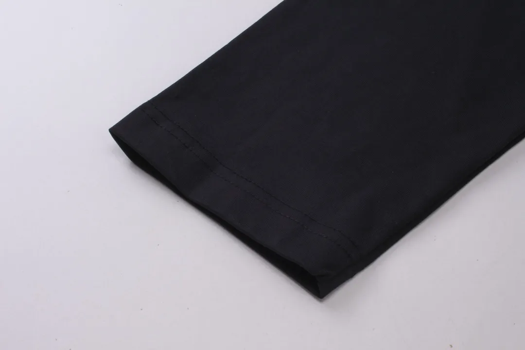 🅿️250 BALENCI*GA 24ss Paris blurred wave printed long sleeves. The fabric is made of Paris custom-woven and dyed double-yarn pure cotton. The weight is 280g. The thread is custom-woven and dyed without color difference between the front and back. The front panel is made of imported recreational direct injection. Two high-temperature styling washes. Os dropped shoulders and loose version. Same style for men and women -Color: black beige -SIZE: XS S M L Style No. 8621#