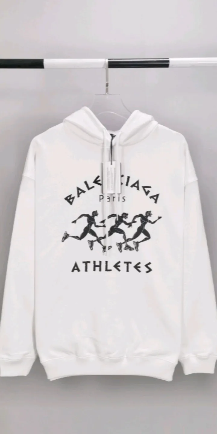 Real shot of the video - the top tested version of Balenciaga BALENCIAGA men's running marathon pure cotton loose loose men's and women's couple's autumn and winter hooded sweatshirt. The printing uses imported glue, high-coverage screen technology, high printing accuracy and no tooth edges. Neat, refreshing, and clear texture. The fabric is made of 480g combed cotton fabric, which is full of drape! Color: Black White Dark Blue Size: XS-L P:450