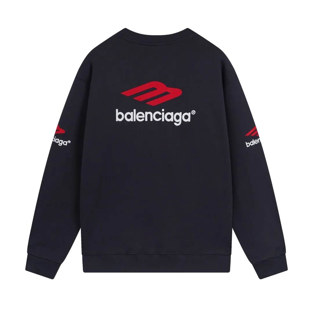 🅿️270 detailed pictures [Top version. Official website quality] BALENCI*GA/Paris BALENCI*GA#2024 latest model, round neck sweatshirt with large letter LOGO icon embroidery. Brick cabinet synchronization. Develop and develop genuine products at the first time. Embroidery. All colors are on the same board. Welcome to compare! The fabric is made of Paris ZP custom-woven and dyed cotton double-yarn large parka. The weight is 450 grams. The cloth surface is clean. The cloth pattern is clear. It is soft and comfortable. It has good color fastness and is not easy to change color. The threads are woven and dyed with no color difference. The embroidery is done using an imported Tajima embroidery machine, with a three-dimensional effect and clear lines. There are no burrs and miscellaneous threads, and the embroidery is of ultra-high craftsmanship. The version adopts OS loose shoulder design. Same style for men and women. Code: BL235571 Color: dark blue gray, white Size: XS S M L