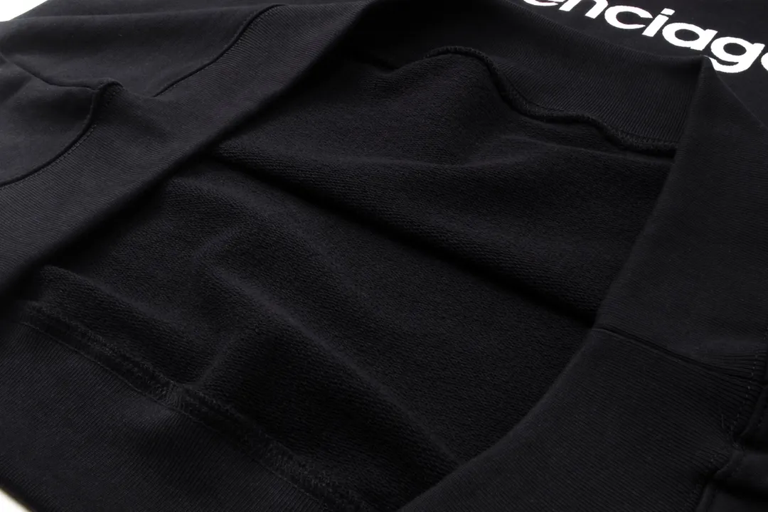 🅿️270 detailed pictures [Top version. Official website quality] BALENCI*GA/Paris BALENCI*GA#2024 latest model, round neck sweatshirt with large letter LOGO icon embroidery. Brick cabinet synchronization. Develop and develop genuine products at the first time. Embroidery. All colors are on the same board. Welcome to compare! The fabric is made of Paris ZP custom-woven and dyed cotton double-yarn large parka. The weight is 450 grams. The cloth surface is clean. The cloth pattern is clear. It is soft and comfortable. It has good color fastness and is not easy to change color. The threads are woven and dyed with no color difference. The embroidery is done using an imported Tajima embroidery machine, with a three-dimensional effect and clear lines. There are no burrs and miscellaneous threads, and the embroidery is of ultra-high craftsmanship. The version adopts OS loose shoulder design. Same style for men and women. Code: BL235571 Color: dark blue gray, white Size: XS S M L