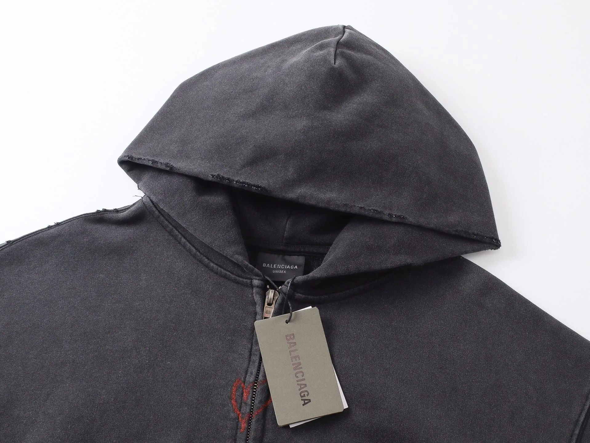 🅿️410 BALENCI*GA Paris Valentine's Day limited edition hooded long-sleeved sweatshirt. The front pattern is printed by computer direct printing. The ready-made garments are washed and distressed. Customized matching hardware. The letters are clear. The effect is three-dimensional. Exclusively matched to the pattern, woven and dyed 460g fabric. Threads are dyed in the same vat with zero color difference. Brick cabinet synchronization. Welcome to compare. Same style for men and women -Color: washed black, off-white -SIZE: Xs S M L Style No. 8972#
