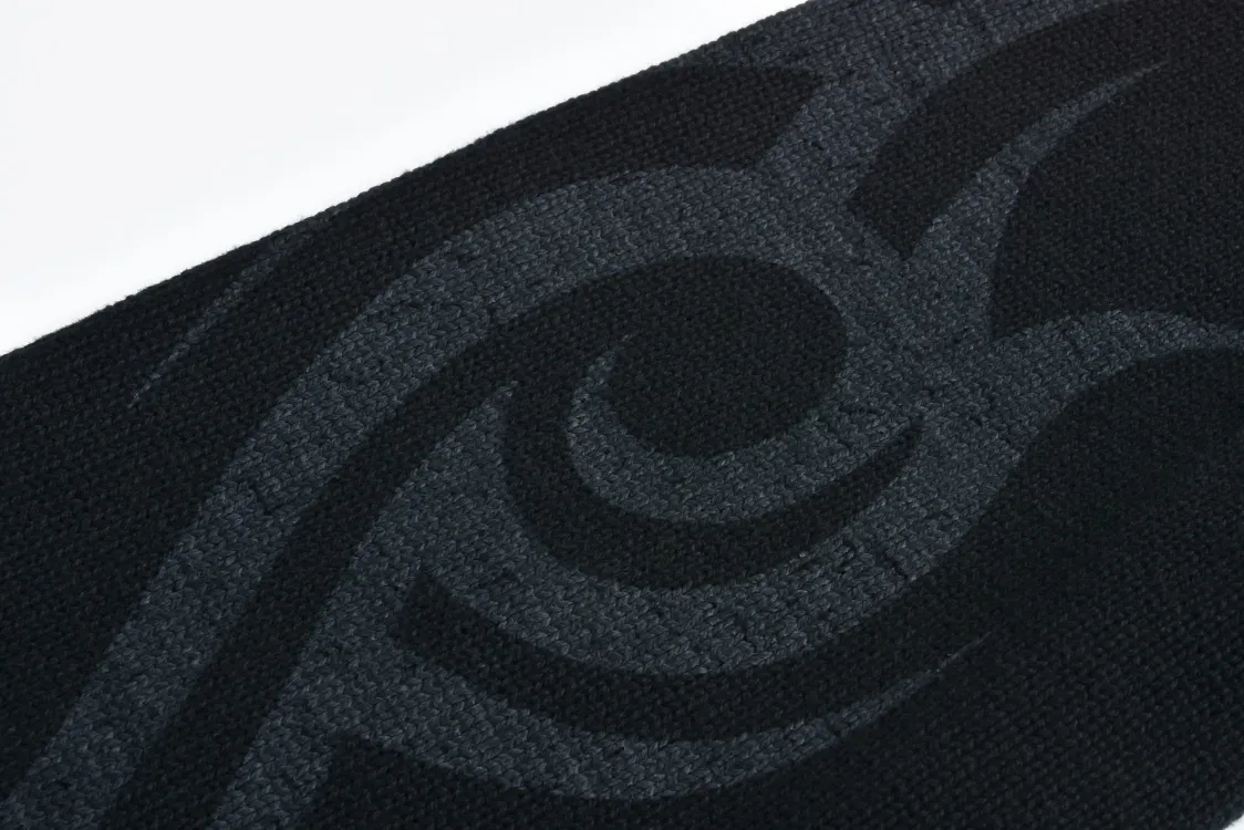 🅿️490 (1:1 original order quality) BLCG 24FW flame totem zipper sweater. Originally purchased for 21,500, limited edition quantity. Using 100% pure cotton yarn from the original channel, the wool is custom-woven and dyed according to the texture and luster of the fabric. The weaving method is dense and dense, restoring the vertical grain texture, and distinguishing it from the wrong plain-weave smooth version on the market, which is costly. The special glue printing process is used, which is characterized by using high-performance glue for printing, which creates a fractured and broken visual effect on the printed pattern. The special printing process is used to simulate the cracking effect. After the finished garment is washed and frayed, the process is very cumbersome. The custom-made No. 5 distressed zipper head is decorated with BB lettering. The style is original and the same style for men and women. size: S-L