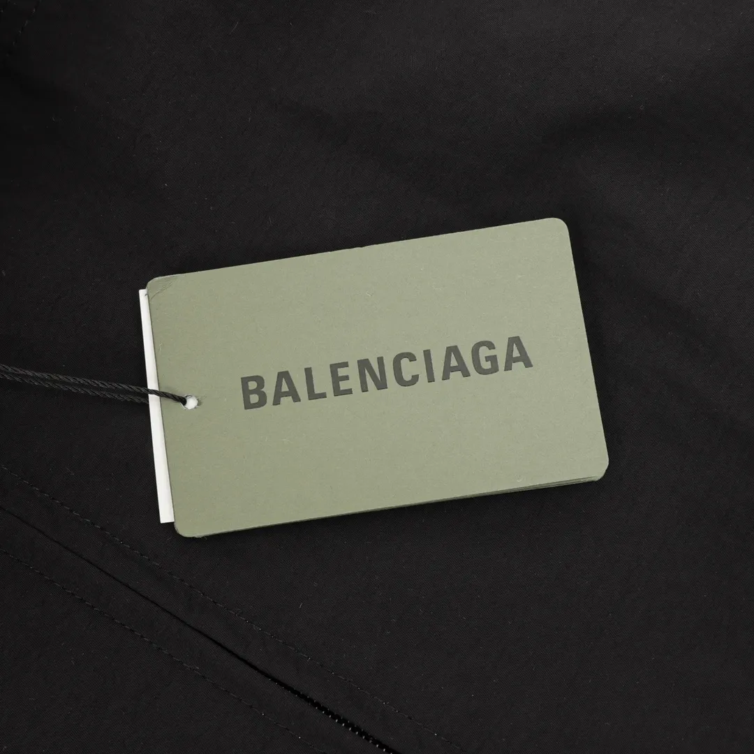 🅿️570 Balenciaga/Balenciaga three-color double-ring printed stand-up collar jacket. It is made of customized matt Taslan professional fabrics, plus three-proof coating process, Teflon anti-fouling treatment, anti-oil stains and easy to clean, polyester high-density bird's eye mesh lining, three-dimensional circulation breathable structure, quick moisture export, anti-static treatment, more comfortable to wear in autumn and winter, imported environmentally friendly glue screen printing, custom hardware zipper double puller LOGO, custom accessories three labels Size: XS-L