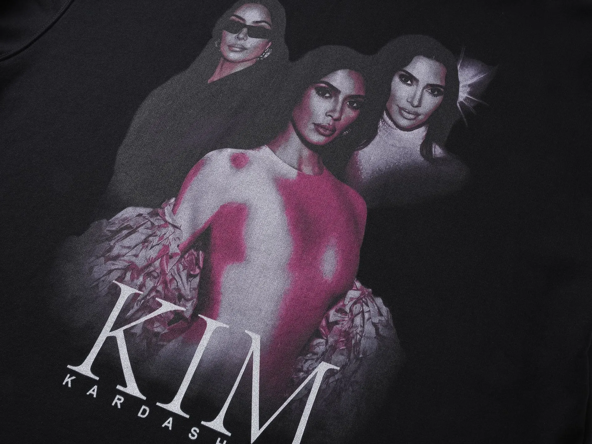 🅿️370 BALENCI*GA Paris Kardashian portrait art style hooded long-sleeved sweatshirt. The front pattern is printed by computer direct printing. The ready-to-wear is washed and worn. Customized matching hardware. The letters are clear. The effect is three-dimensional. Exclusively pattern-woven and dyed 460g fabric. Threads are dyed in the same vat with zero color difference. Brick cabinet synchronization. Welcome to compare. Same style for men and women -Color: Black -SIZE: Xs S M L Style No. 8971#