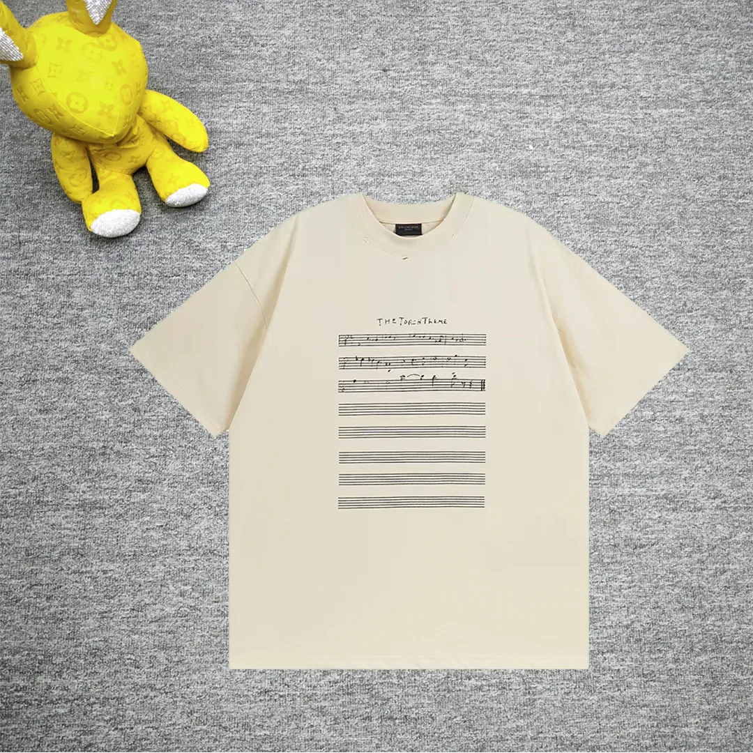 [New] Top tested version - BALENCIAGA - Balenciaga 2024 limited edition musical note short-sleeved T-shirt. angelo badalamenti music special. Original development of custom-woven fabric technology, washed water treatment, high gram weight 300 grams of fabric, full texture, clean cloth surface, soft and comfortable. Solona thread fixed dyeing without color difference, front and rear note printing, standard printing fraying process, highlighting the craftsmanship of short sleeves, precision mesh production screen, imported environmentally friendly slurry scraping, letters are clearly restored Letter spacing, size is consistent with the original version, Os dropped shoulders, loose version, spring and summer latest brick cabinet synchronization, same style for men and women, color: apricot, size: XS to L, P: 260